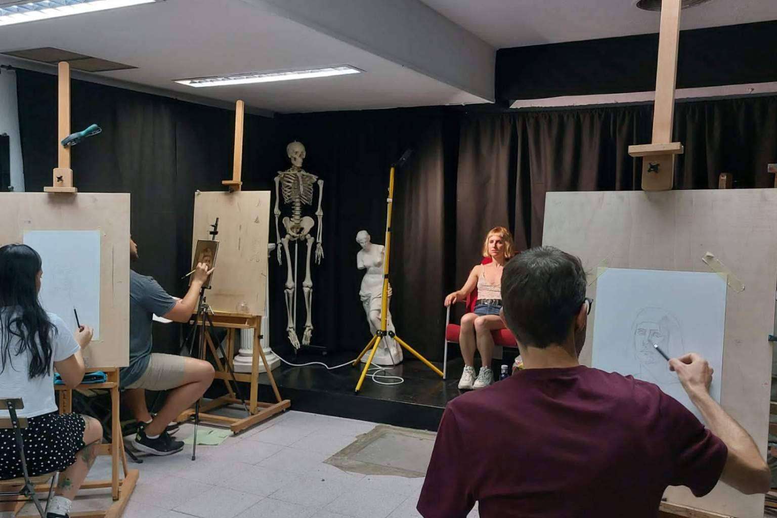 La academia de dibujo y pintura Estudio Ilógico presenta cursos para adultos para convertirse en artista