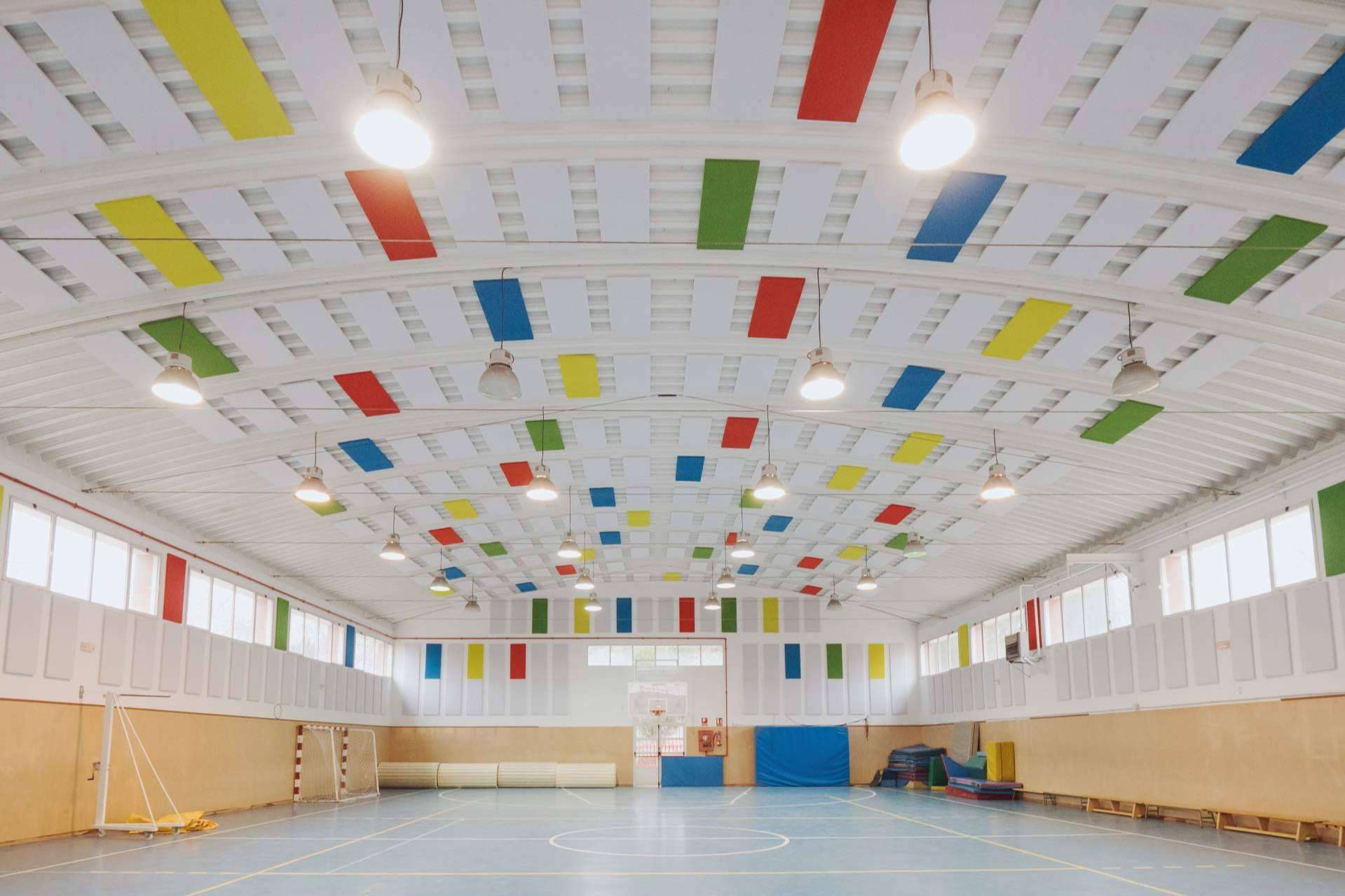 ¿Cómo mejorar la acústica en los espacios deportivos?, por Absotec