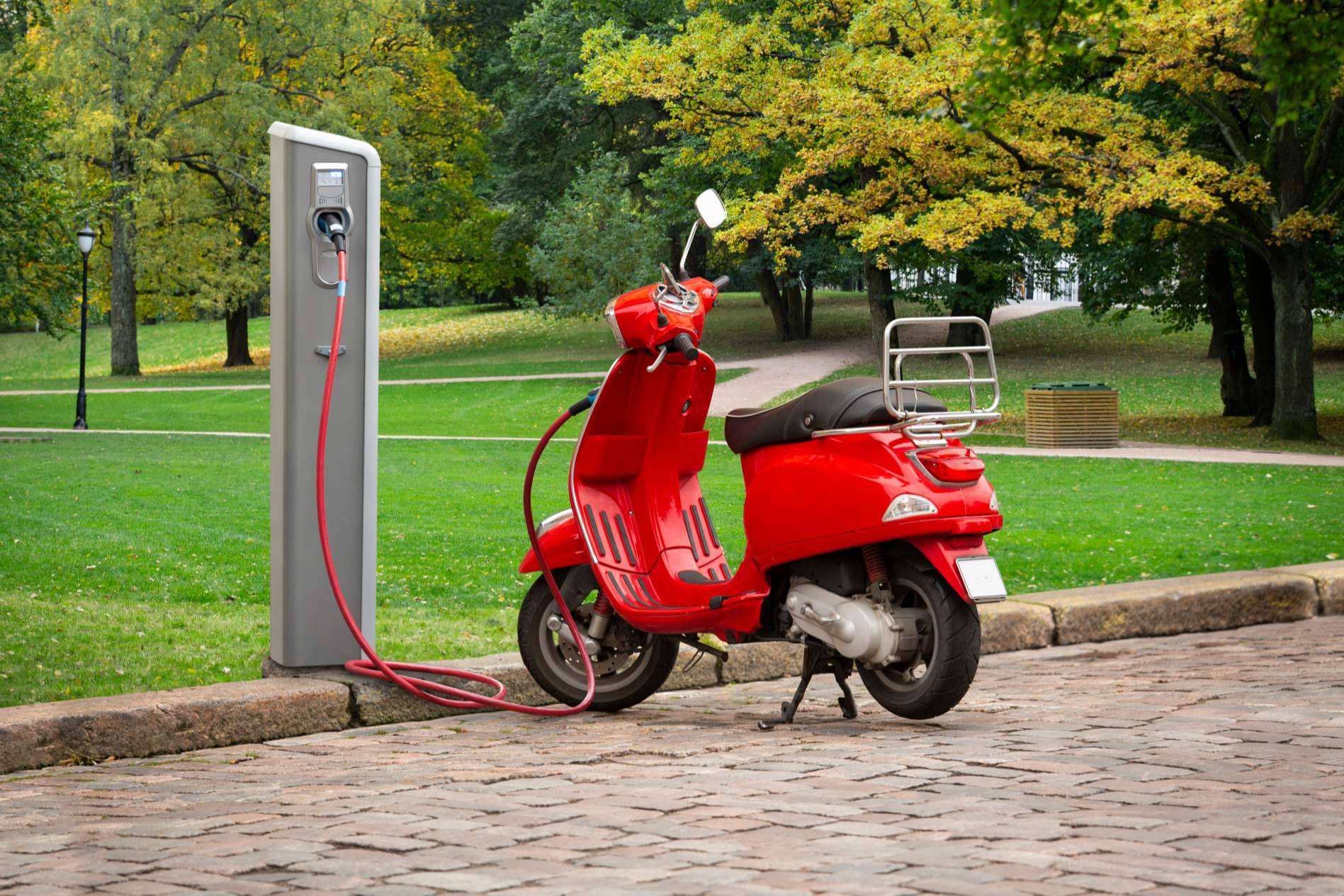 Emotobike presenta una gran oferta de motos eléctricas para reducir costes