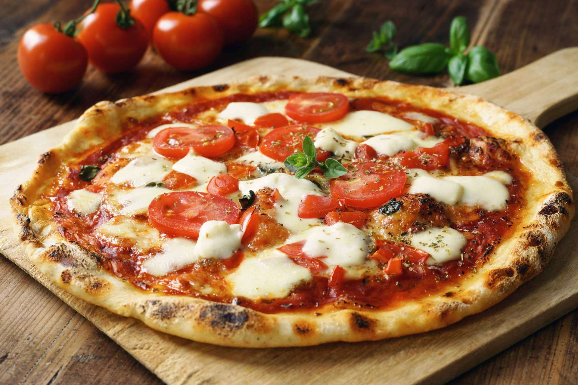 La extensa carta de Mozzarella e Basilico, una pizzería en el puerto de Santa María