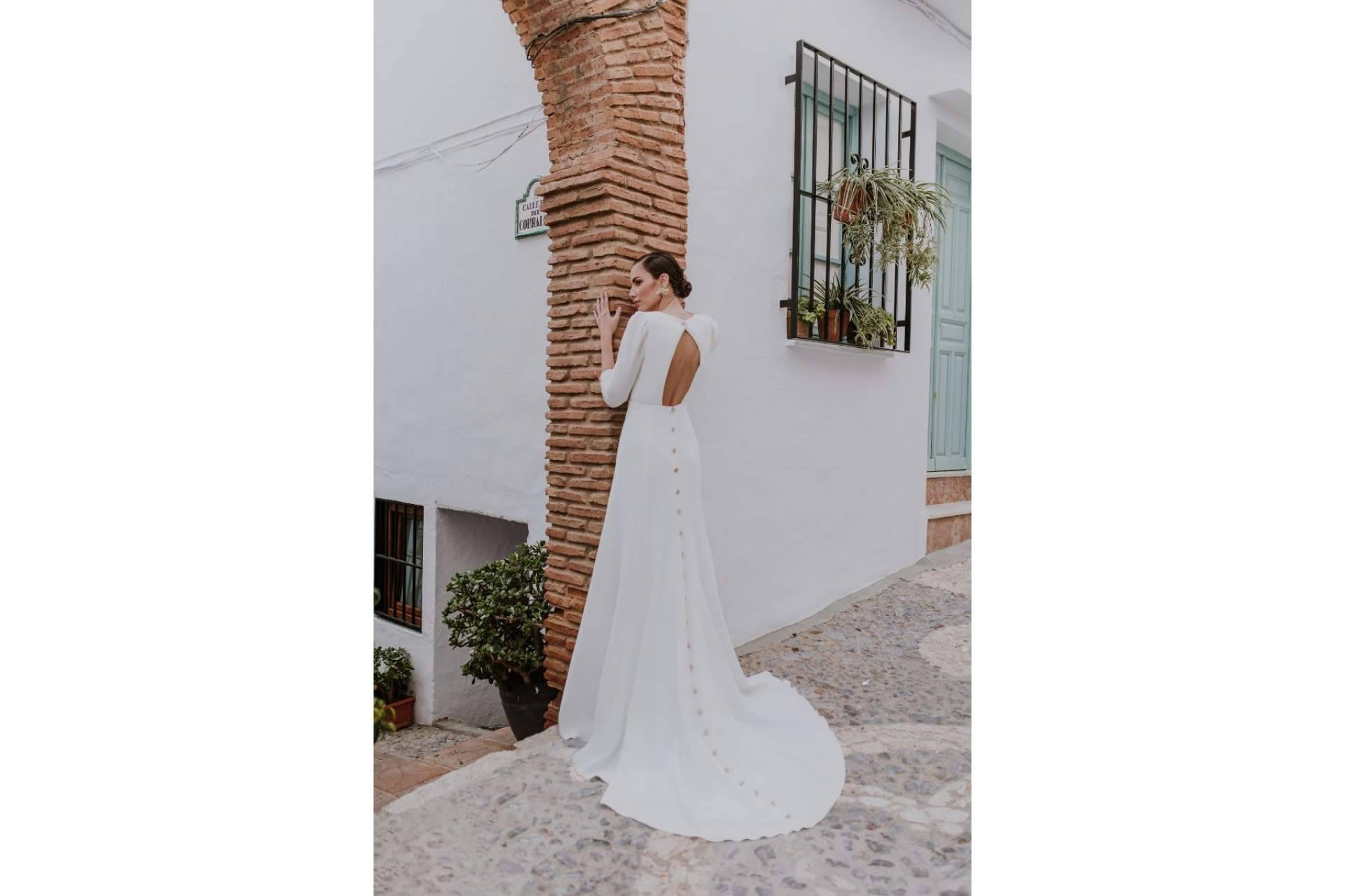 Personalización de vestidos de novia para que se ajusten a la perfección, con Silvia Fernández