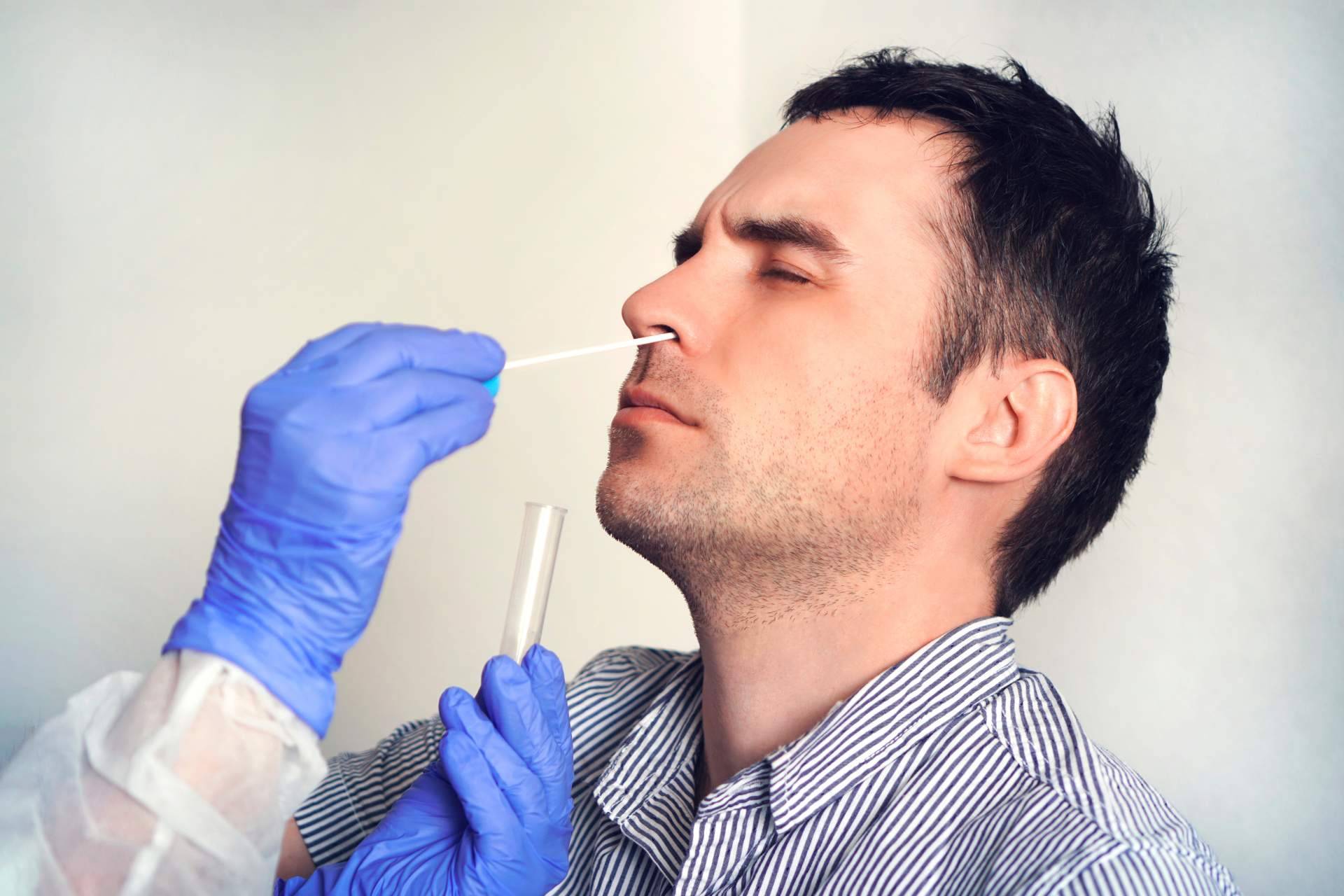 Centro Médico Bravo realiza diferentes pruebas de test covid en Madrid para viajar en verano
