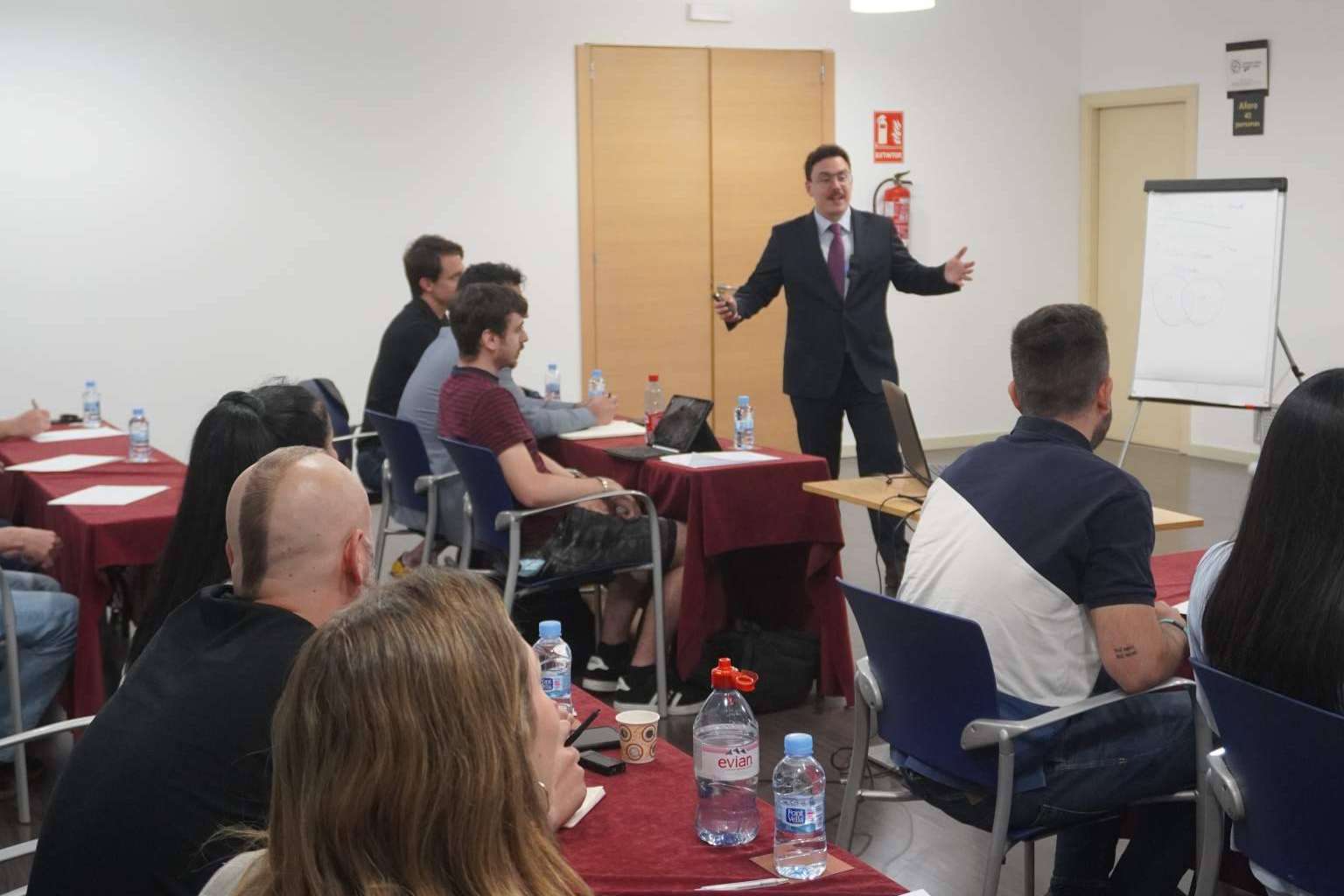 Fernando Miralles imparte un curso de oratoria digital que enseña las claves y técnicas necesarias para ser un excelente comunicador