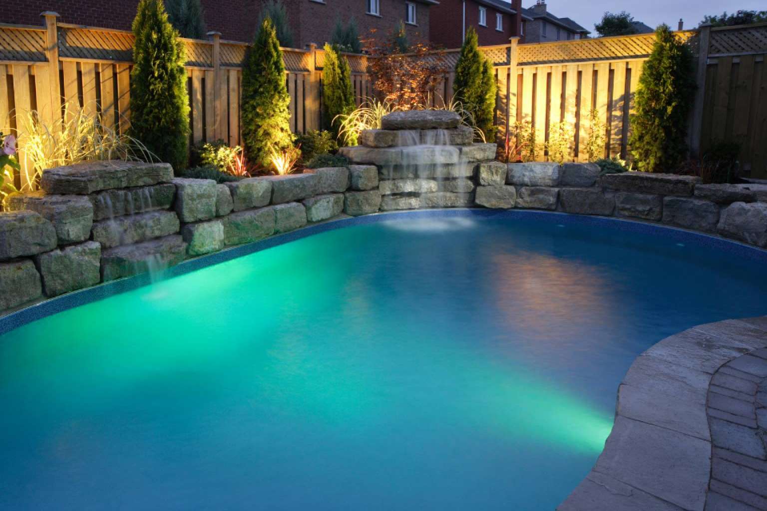 Los focos para superficies de piscinas de Warmpool