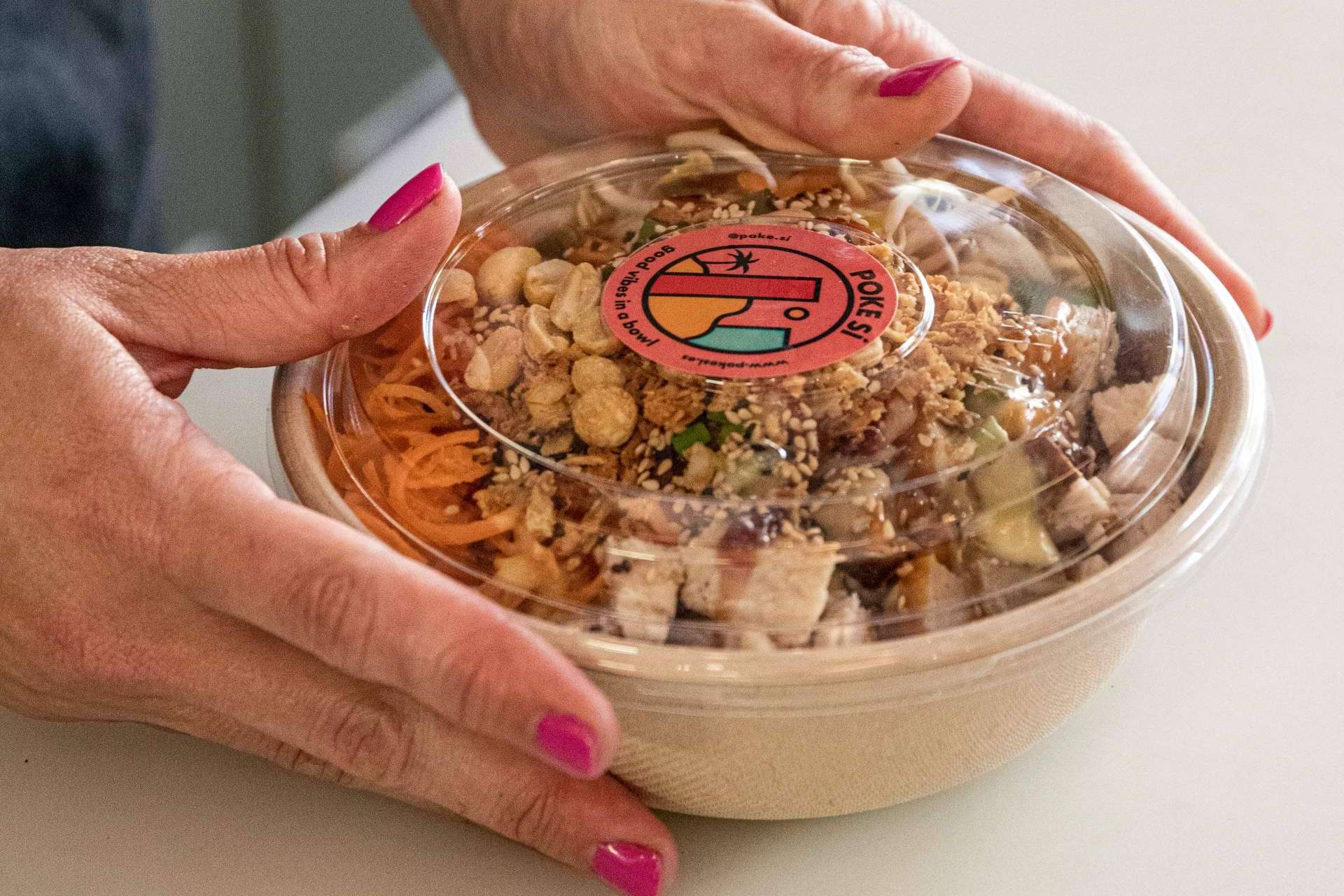 Poke Sí expande sus horizontes e inaugura su primer restaurante en Badalona