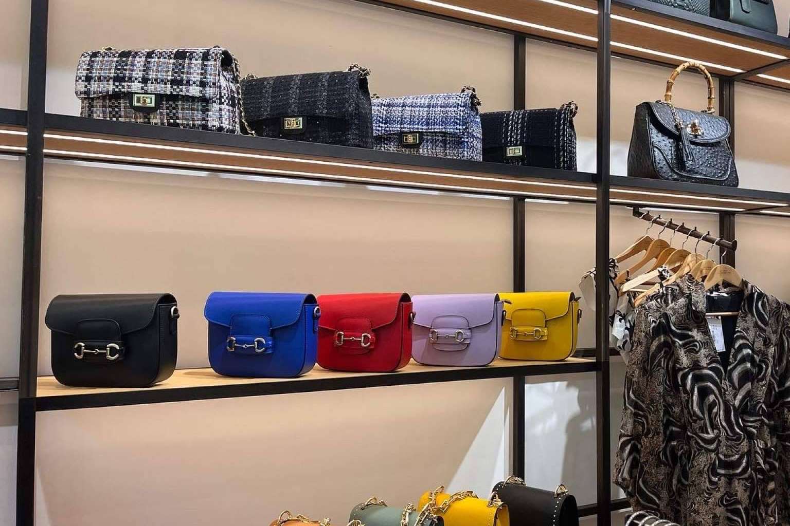 La tienda Imperio Clandestino dispone de carteras y complementos para cualquier evento