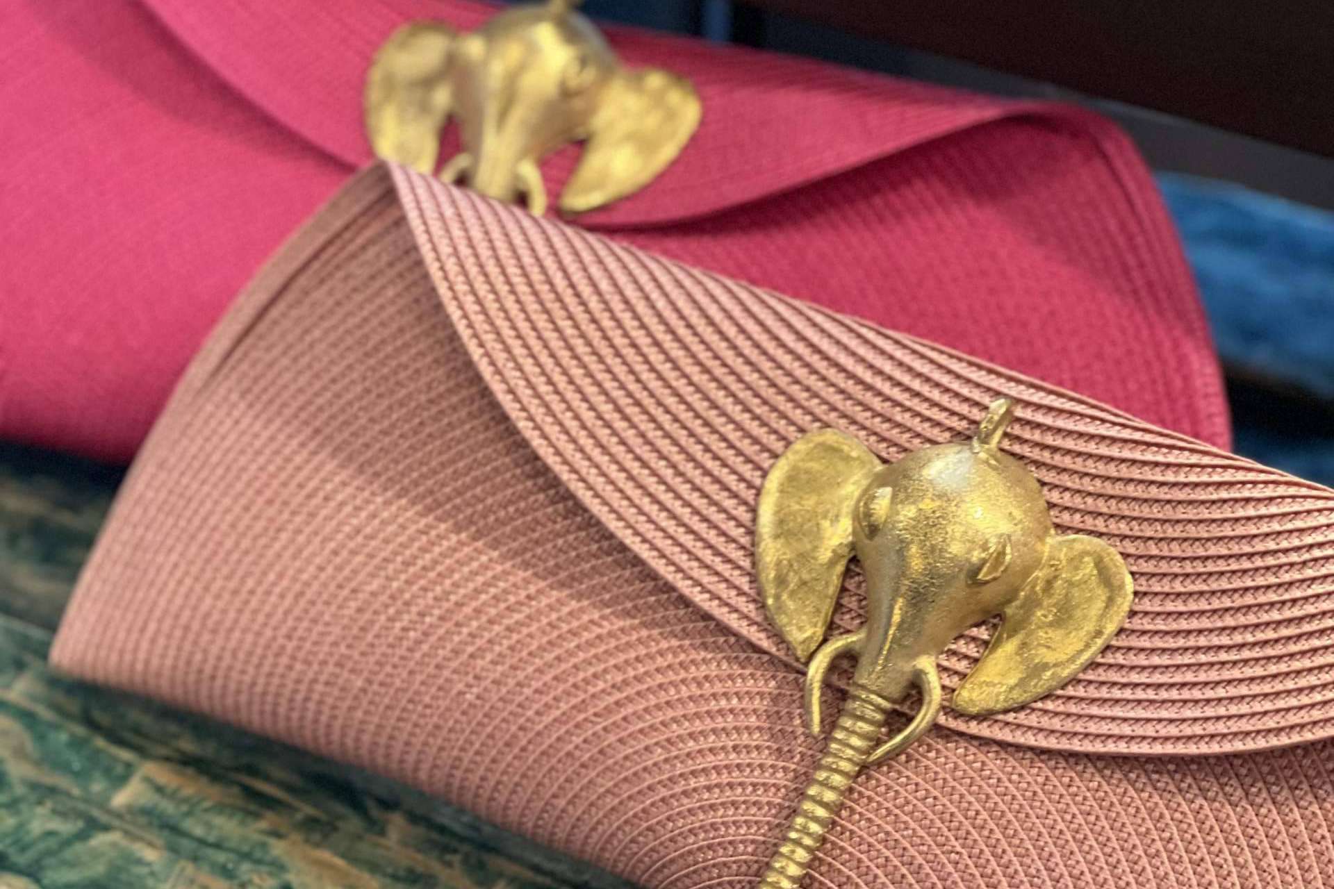 Los bolsos versátiles que ofrece Carmen Fernández Complementos
