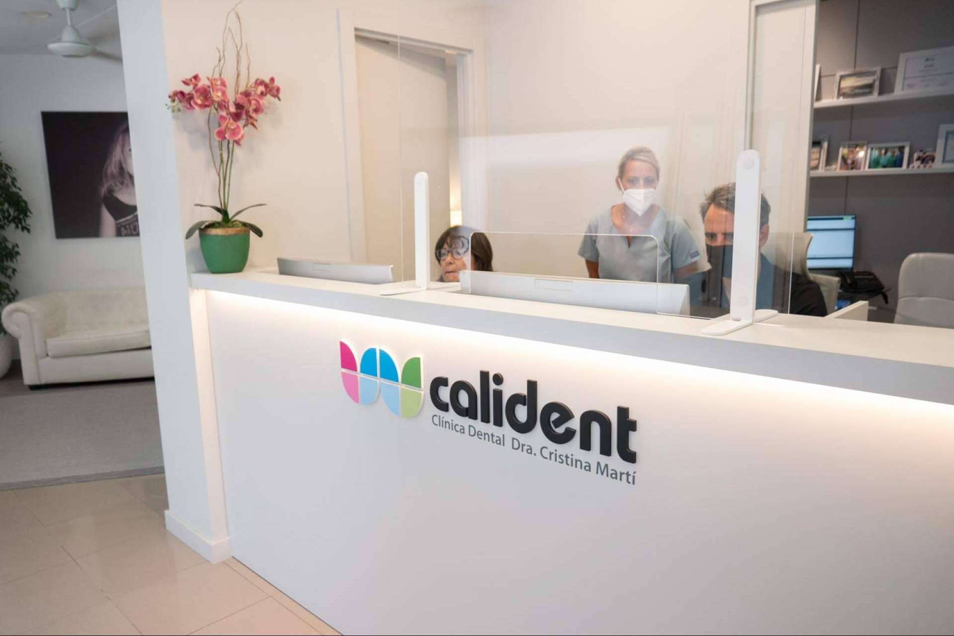 ¿Cómo cuidar la sonrisa?, por clínica dental Calident en Sitges, Barcelona