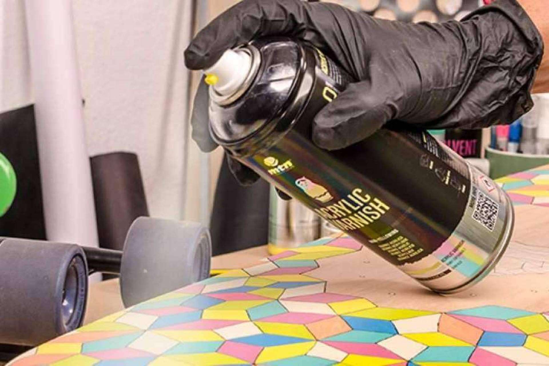 Tupinturaonline.com dispone del spray NBQ para grafitis, uno de los favoritos por los artistas