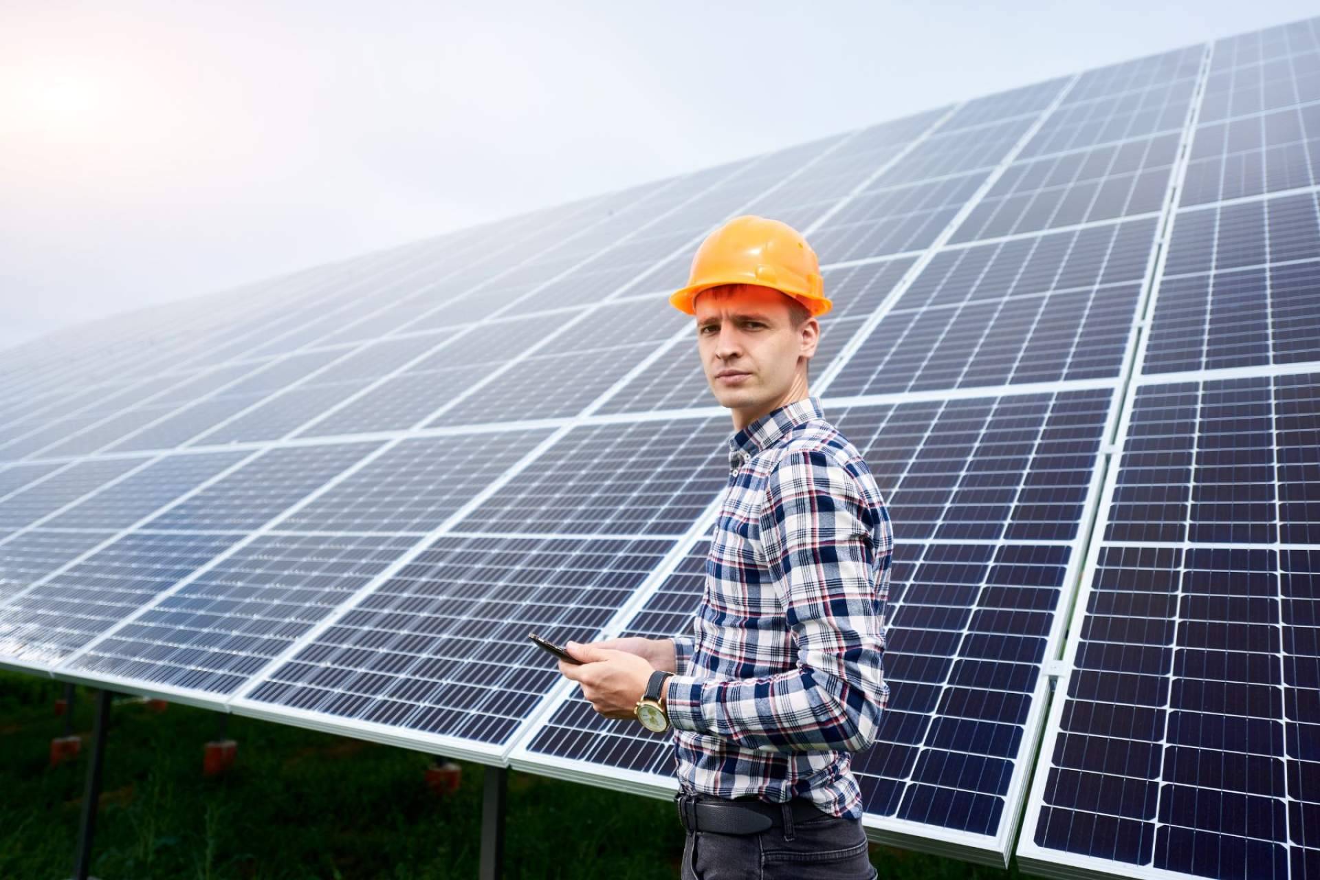 Sud Renovables y las ventajas de instalar placas solares en naves industriales