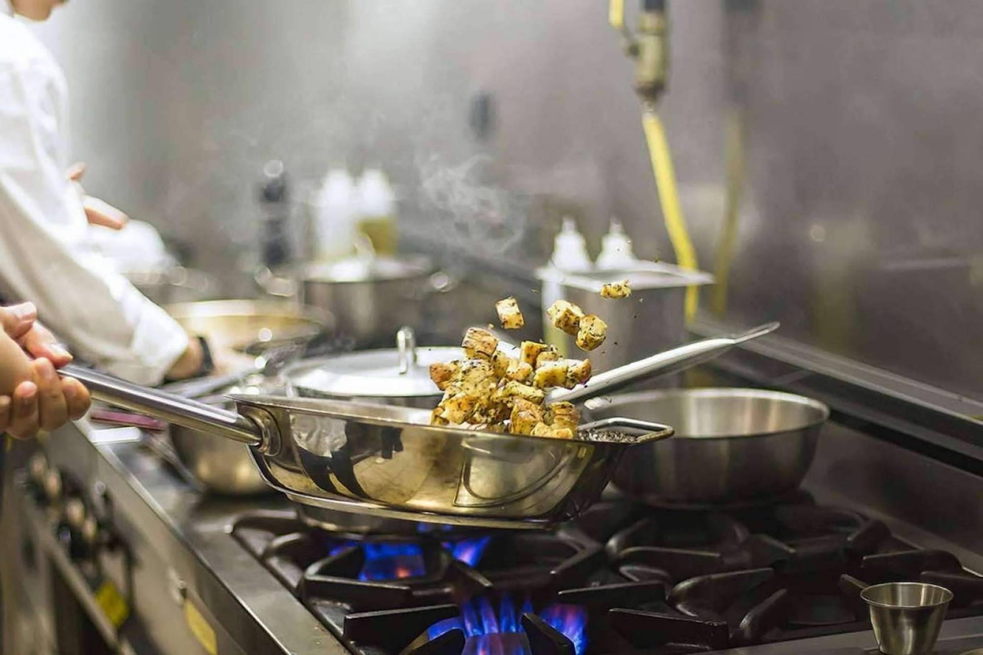 El servicio de Auxihostelería y las cocinas industriales profesionales