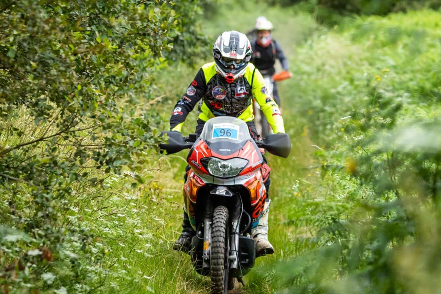 La ropa off road a medida que ofrece ADHESIVOSEMBARRADOS
