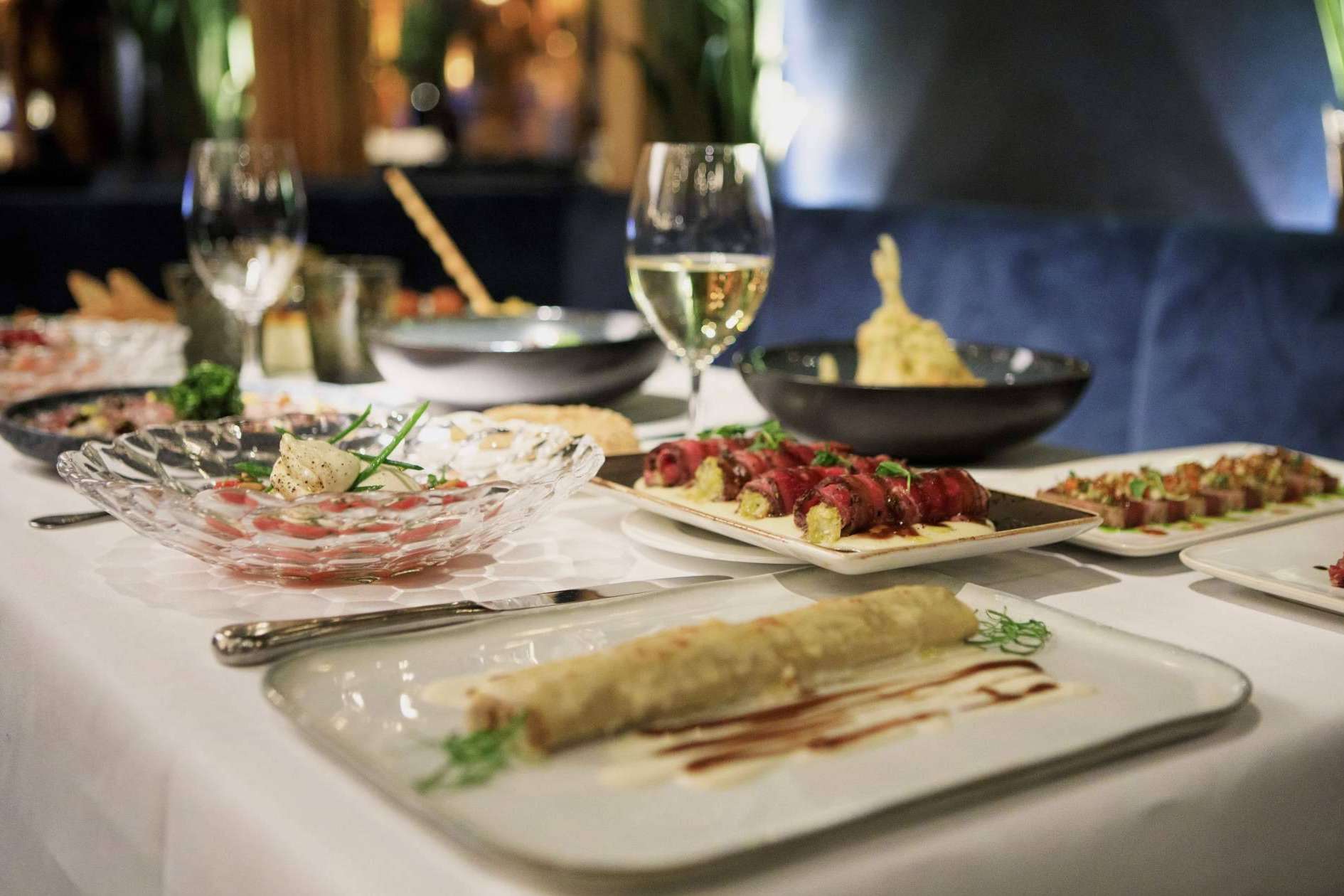 Juan Pablo Escobar es especialista en fotografía gastronómica, de interiorismo, eventos y modelos
