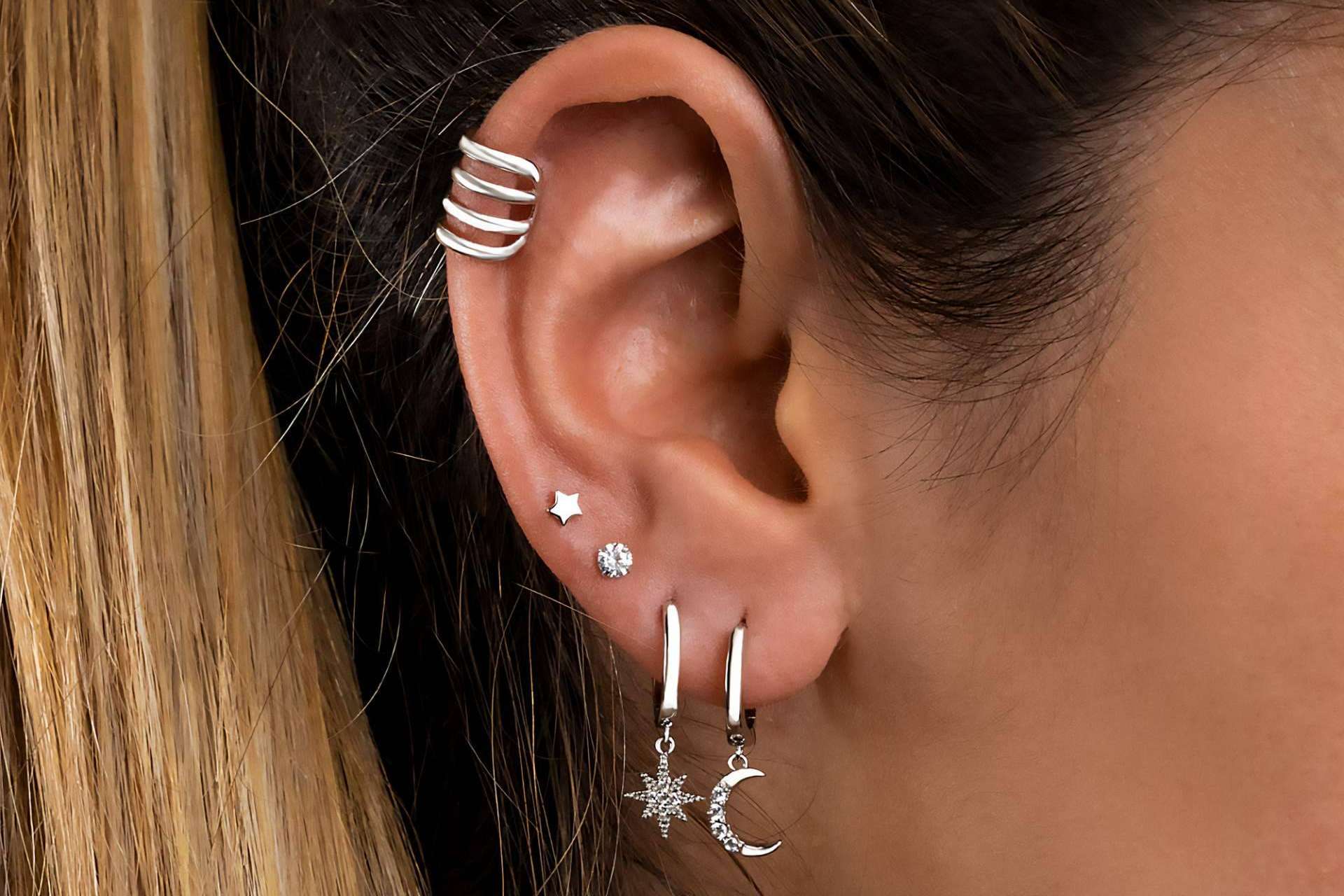 Los pendientes minis son ideales para crear looks versátiles, en Le Petite Marie