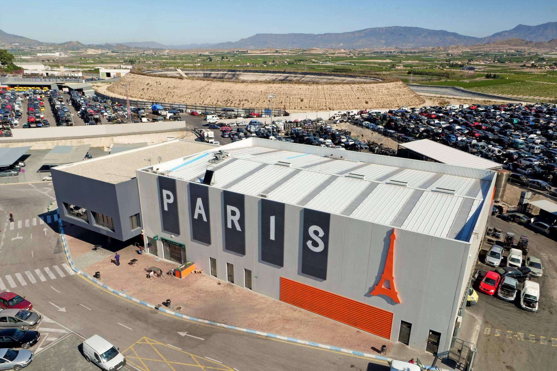 La venta de recambios de segunda mano para coches, por la compañía Desguace París