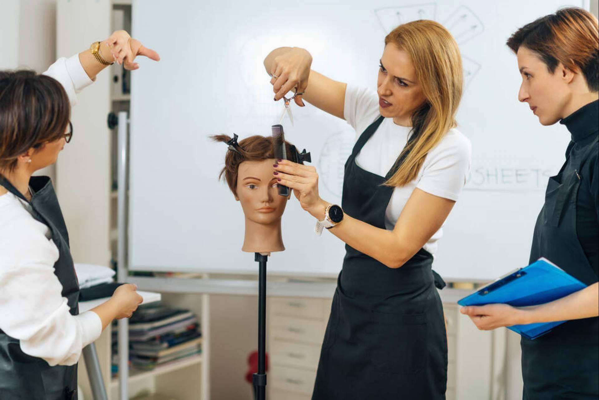 Formación para profesionales de peluquería de la marca Elgon, con el proveedor Hair Shop