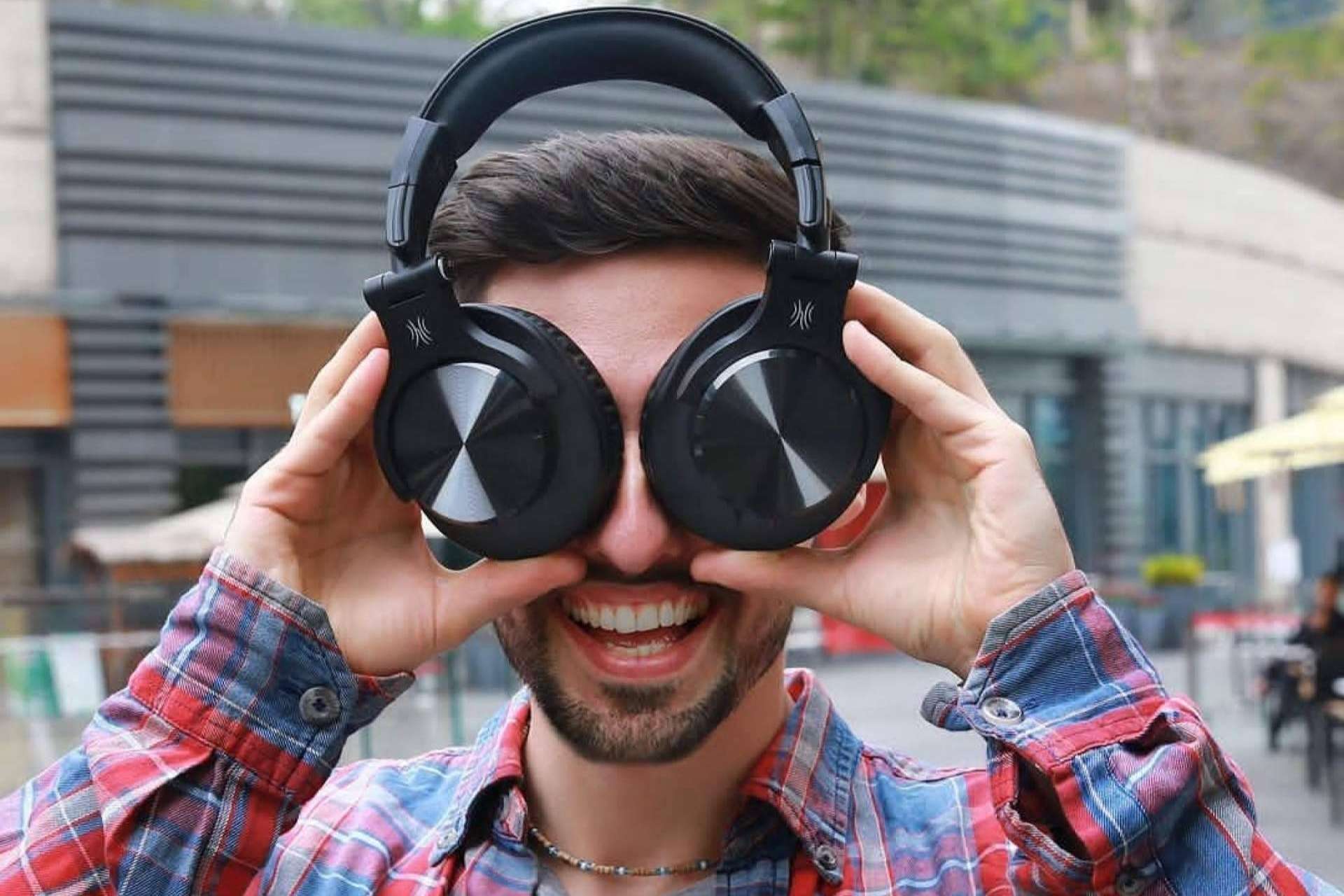Los auriculares profesionales de Aulover para realizadores de películas y locutores