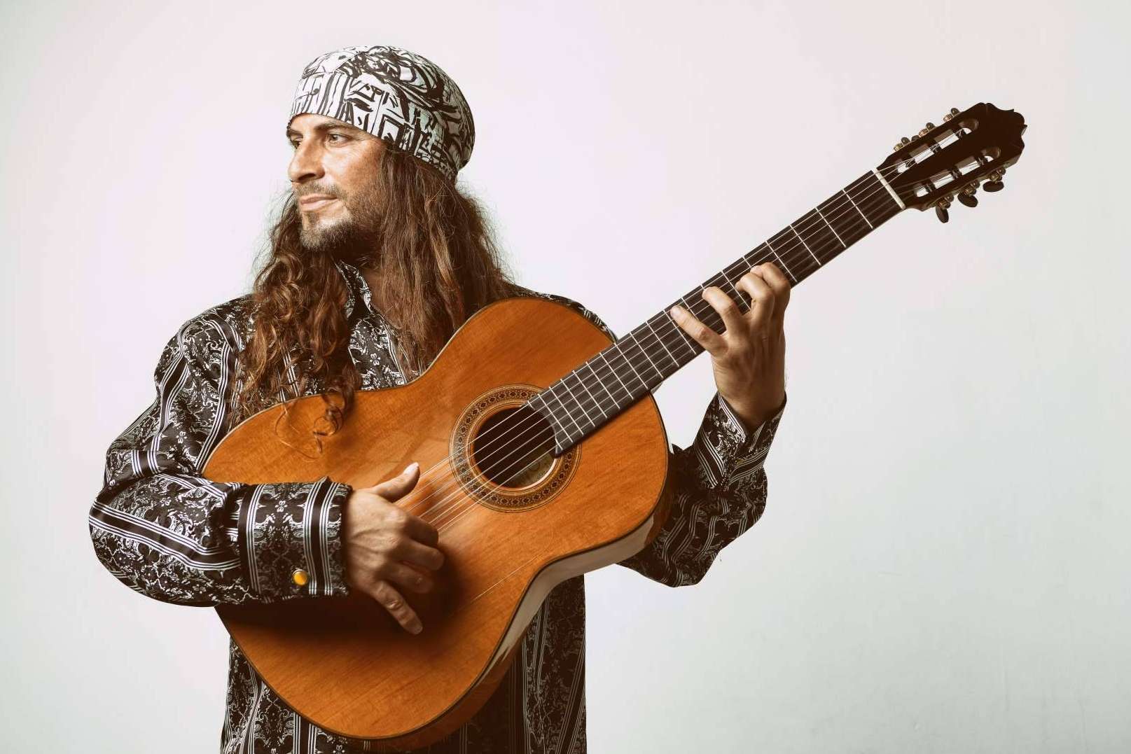 El guitarrista de James Bond, El Amir, participa en Fimucité 2022