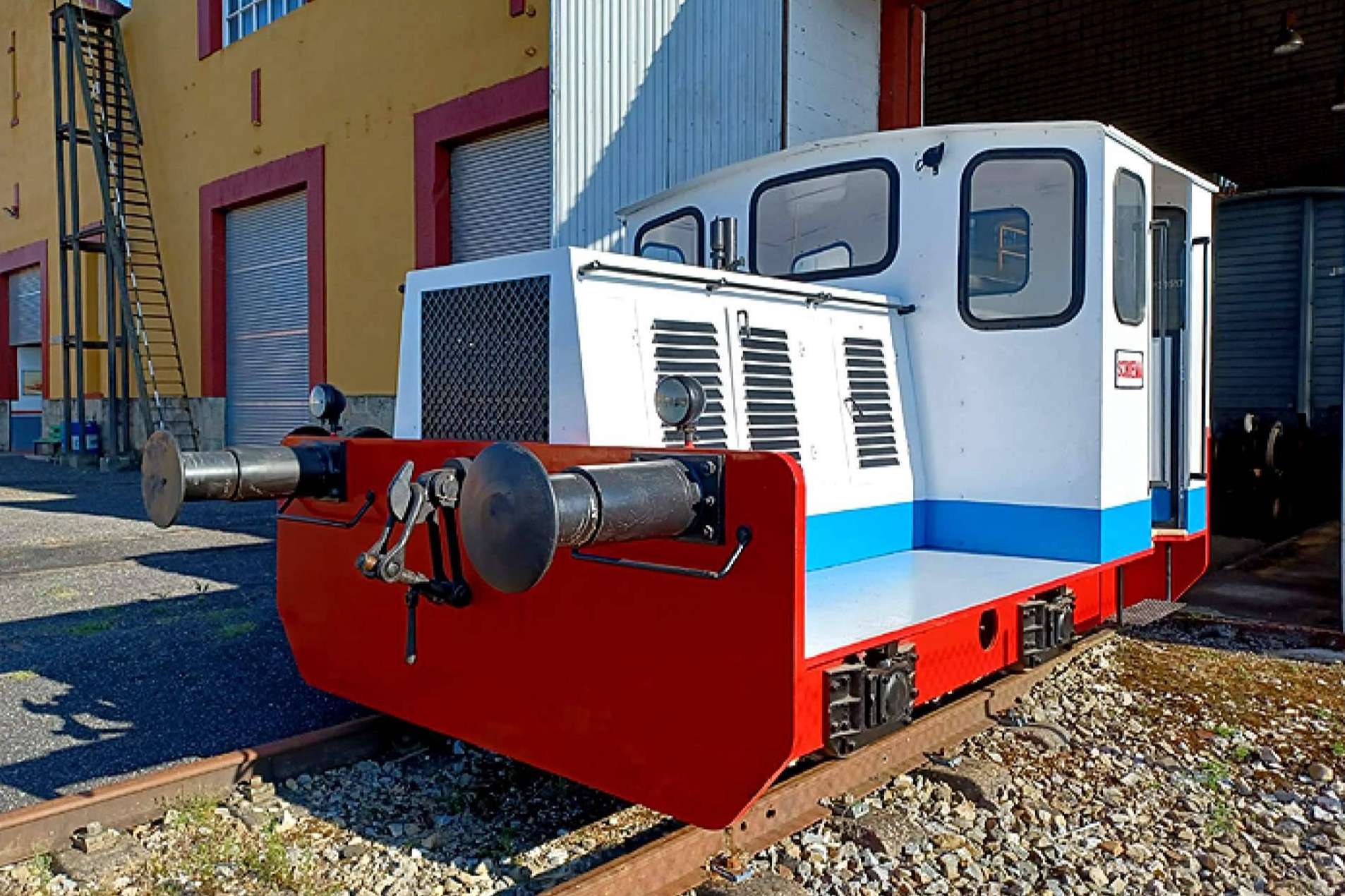 Una antigua locomotora de ERCROS restaurada gracias a la Fundación del Patrimonio Ferroviario