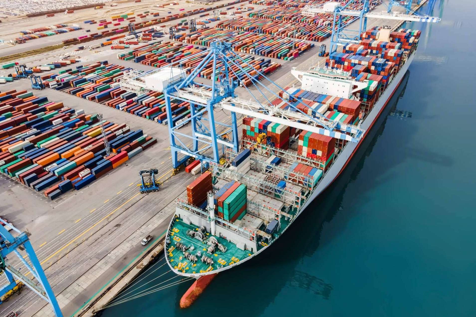 El colapso del puerto de Shanghái hará elevar el precio de los productos