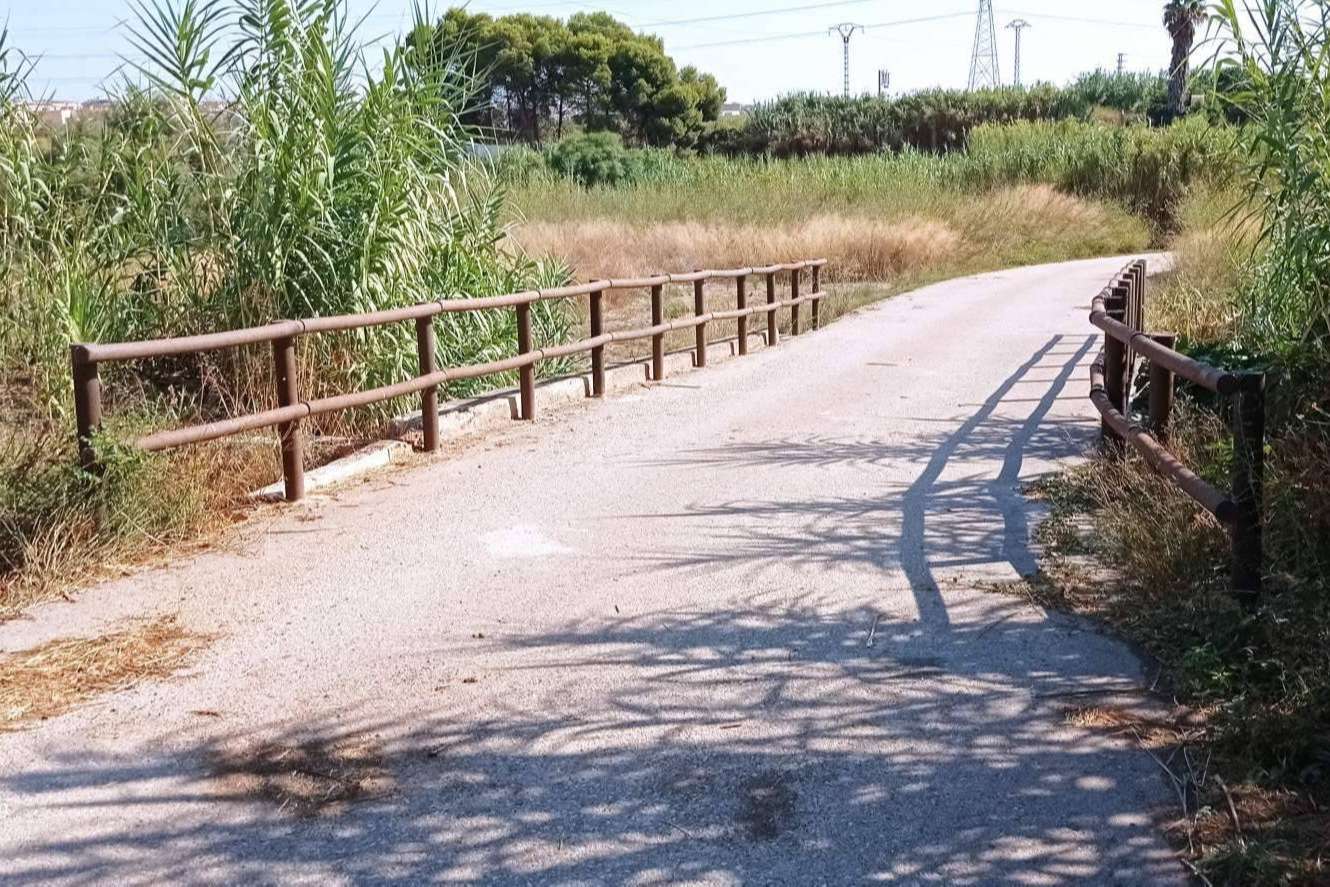 Vallados de plástico reciclados en Manises, con Abadecom