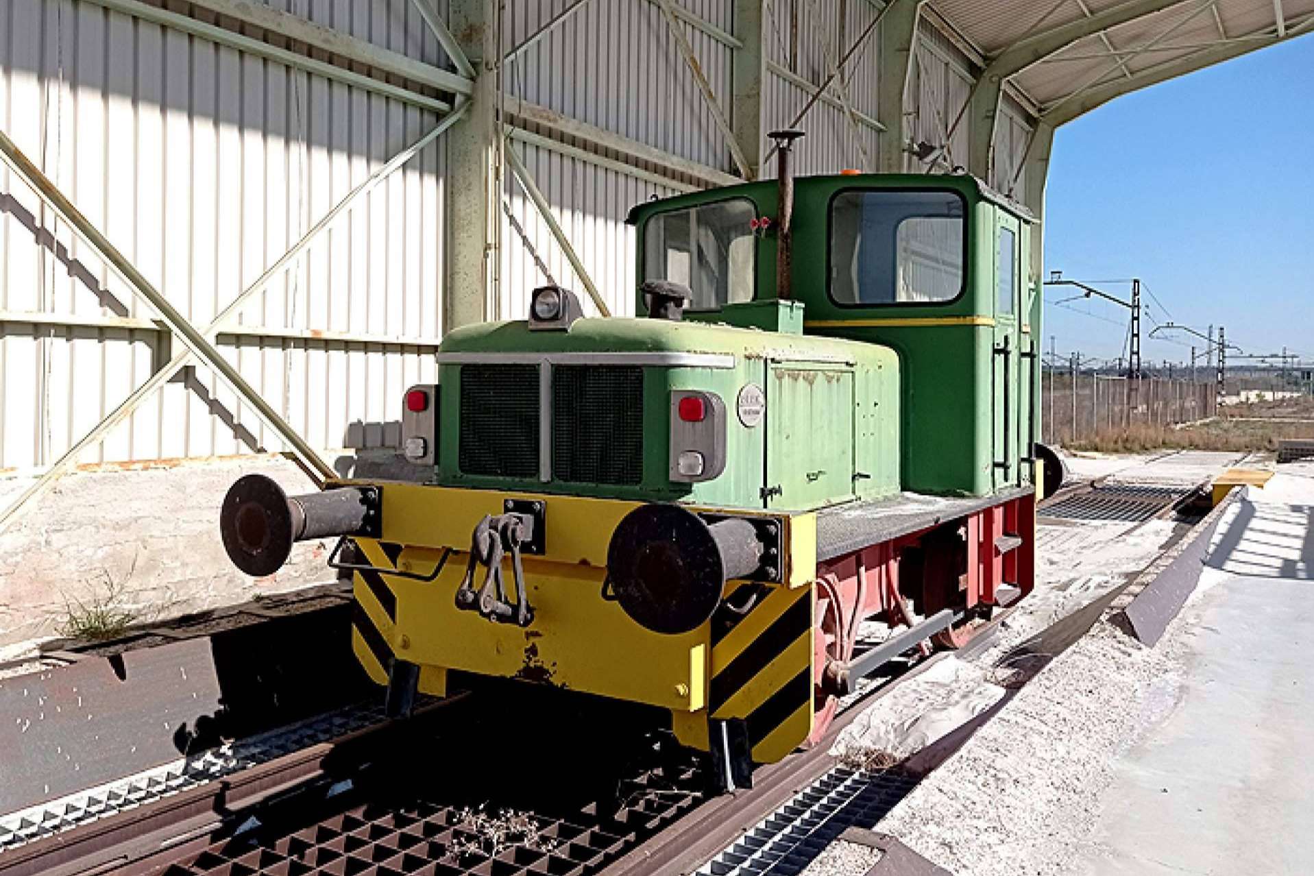 Se rescata una locomotora histórica de Saint Gobain gracias a la Fundación del Patrimonio Ferroviario