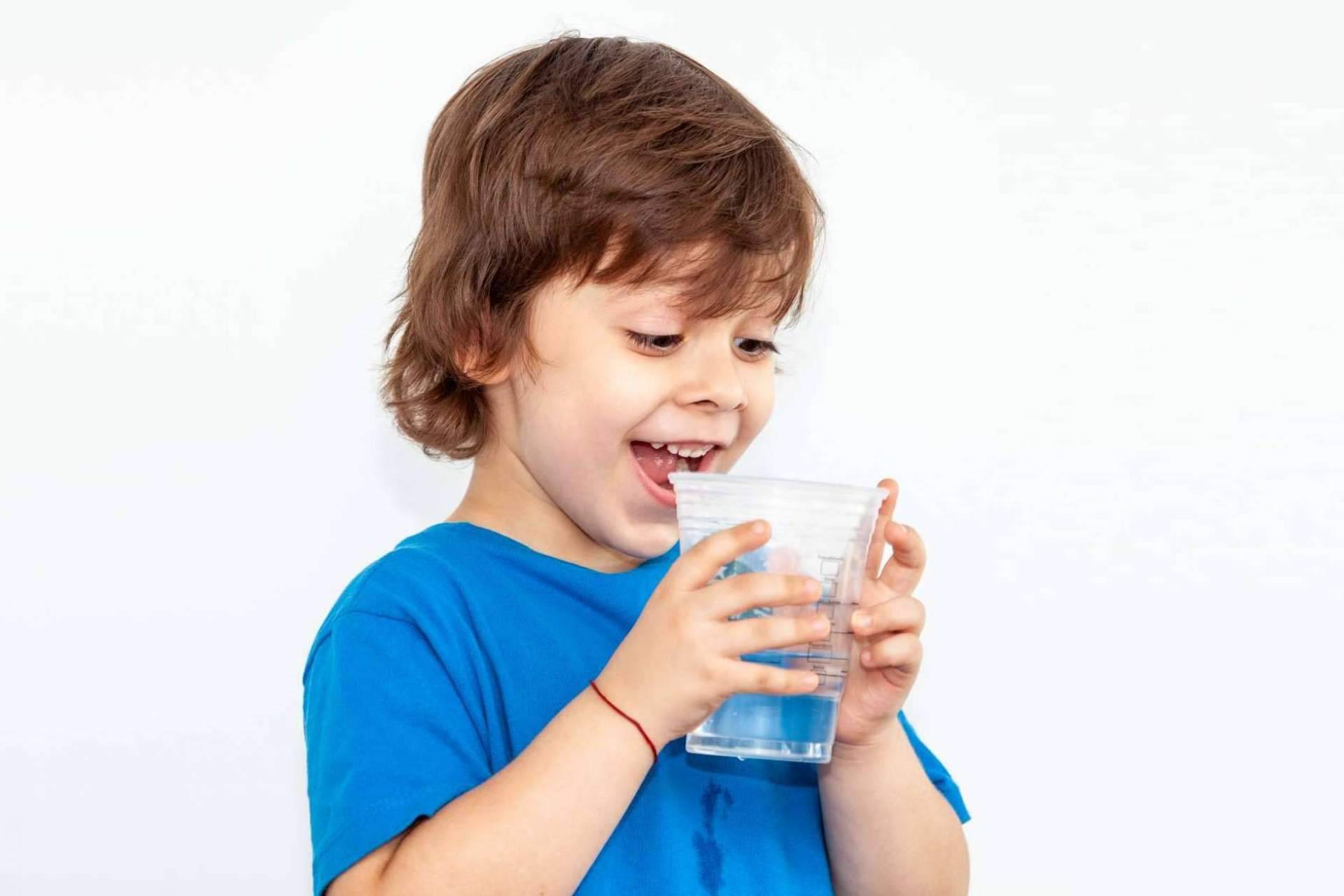 Acquajet facilita la correcta hidratación de los niños con sus fuentes de agua para el hogar