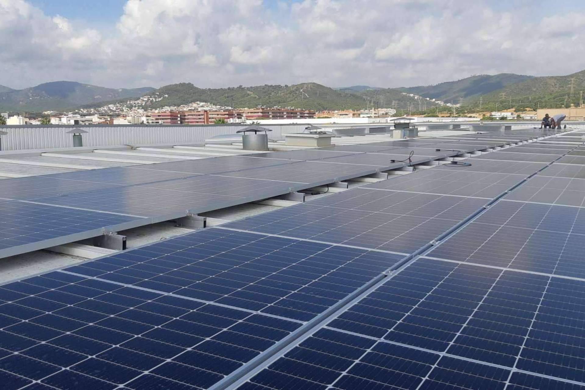 Scent Emotions finaliza la primera fase de instalación de sus placas fotovoltaicas