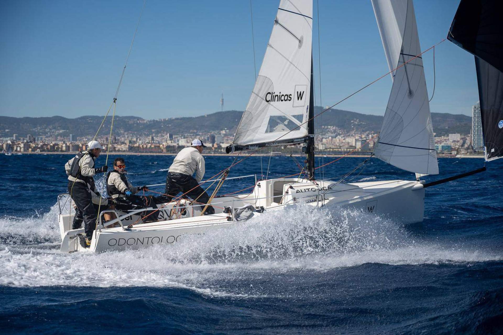 En el mundial de J70 se estrena el nuevo equipo de regatas 'Clínicas W Sailing Team'