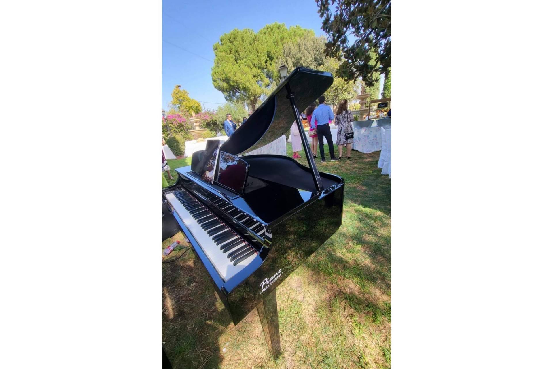 Piano Para Eventos acompaña a los novios en el día de su boda