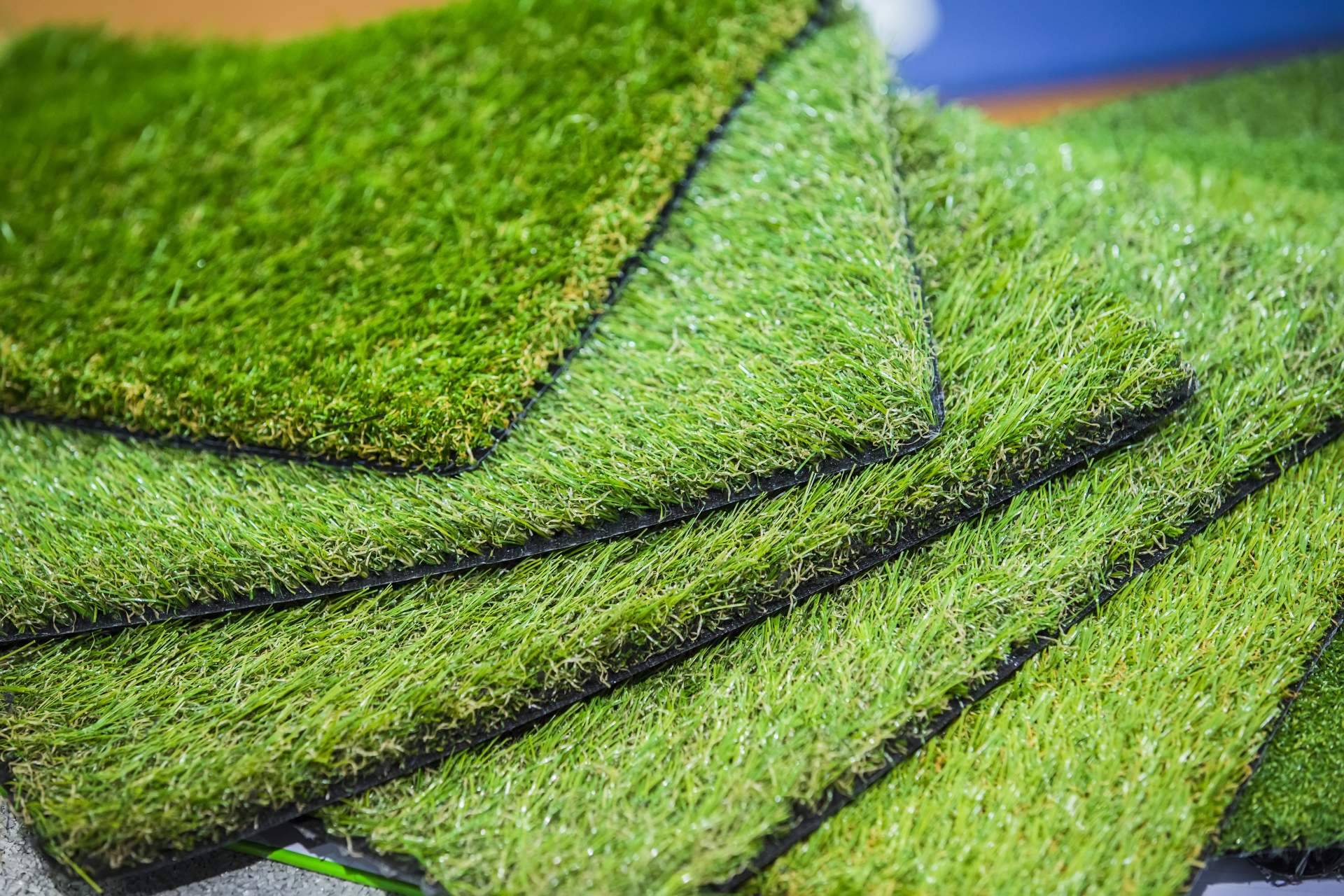 Césped artificial para decorar jardines y terrazas, de la mano de JardínVertical.es