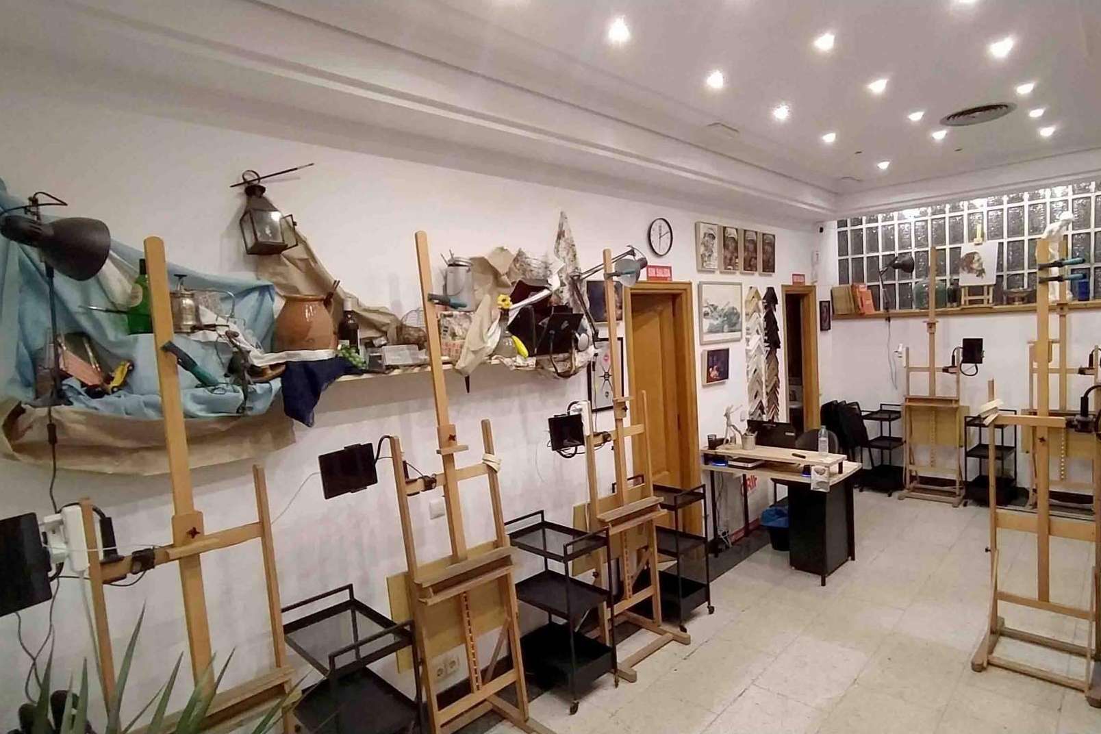 Las clases de pintura de Estudio Ilógico incluyen un equipo docente con estilos muy variados