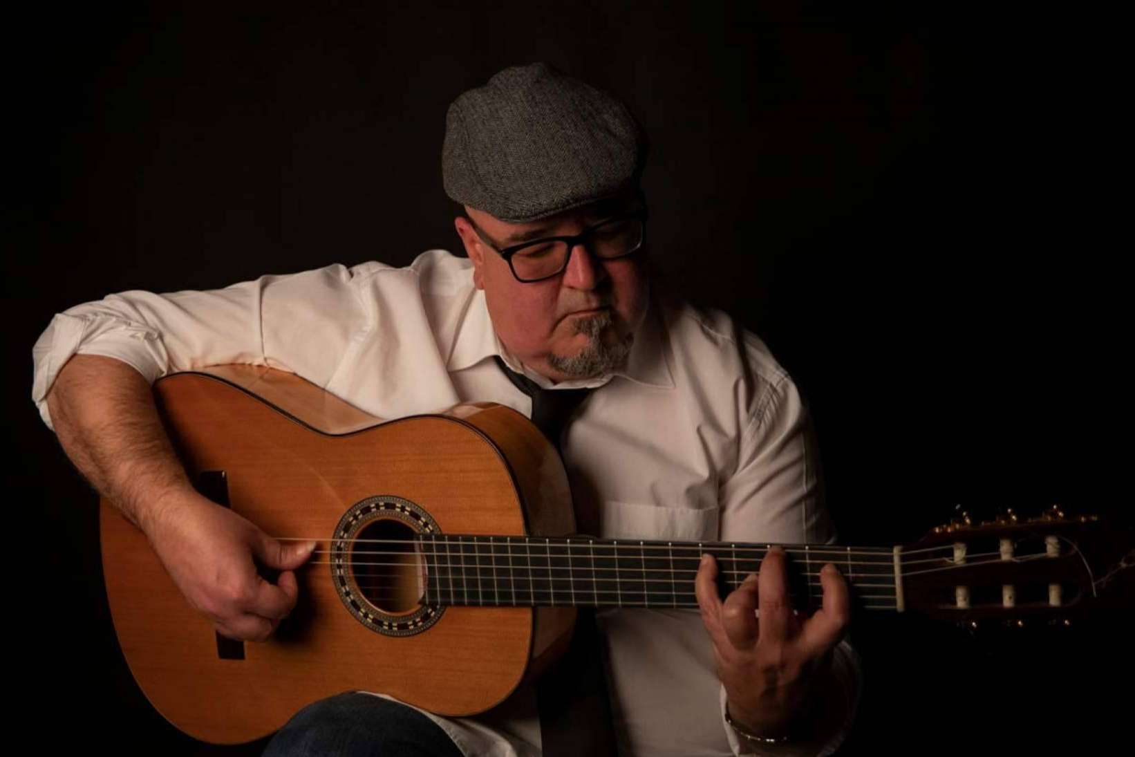 AprendeGuitarra.es permite aprender guitarra flamenca desde casa y con la supervisión de un profesor