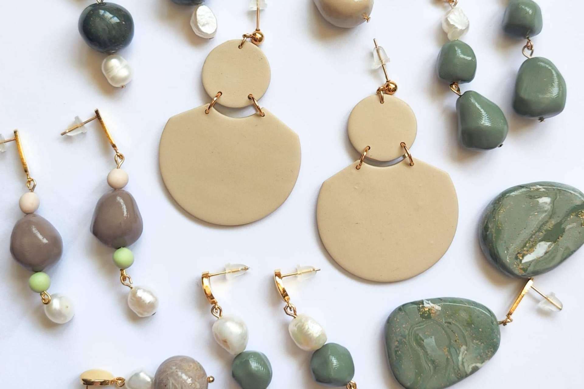 Encontrar joyas artesanales únicas creadas para cualquier ocasión en Maialen Co.