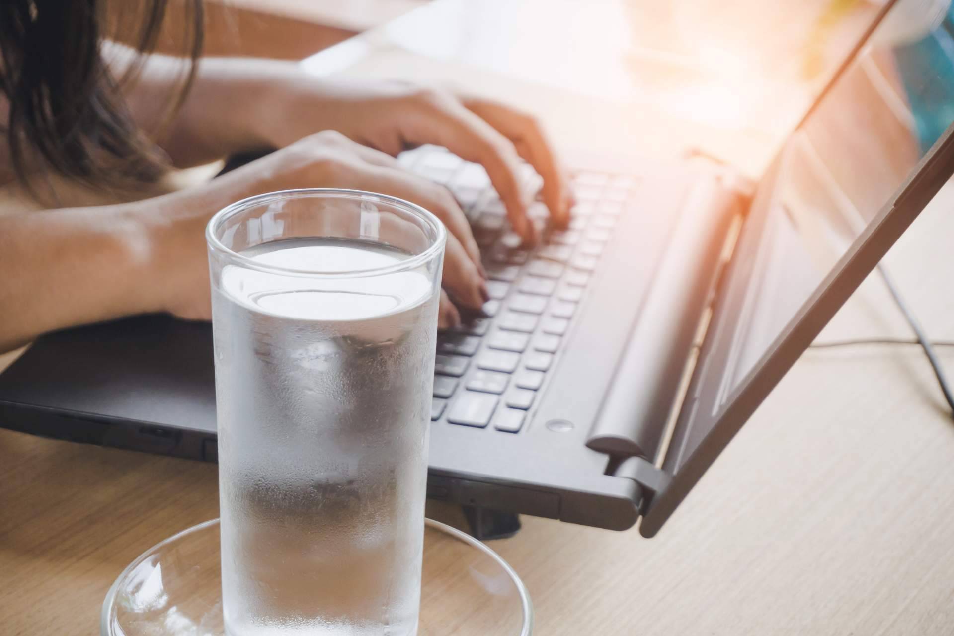 La importancia de cocinar con agua de calidad en las recetas, gracias al dispensador de agua de Acquajet