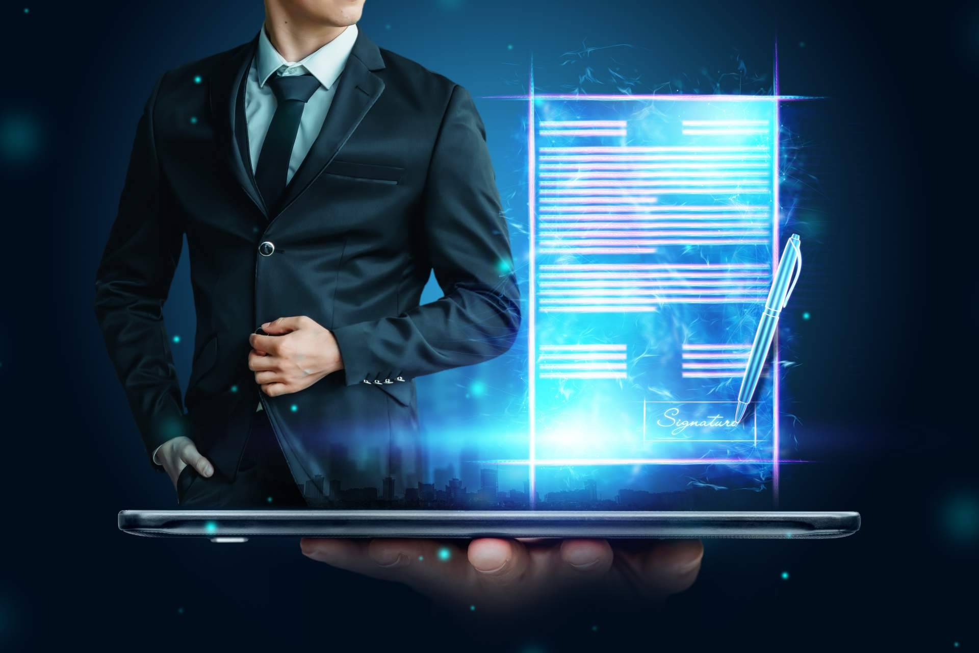 Una operadora especialista en comunicaciones SMS y firma electrónica es AVIVA VOICE