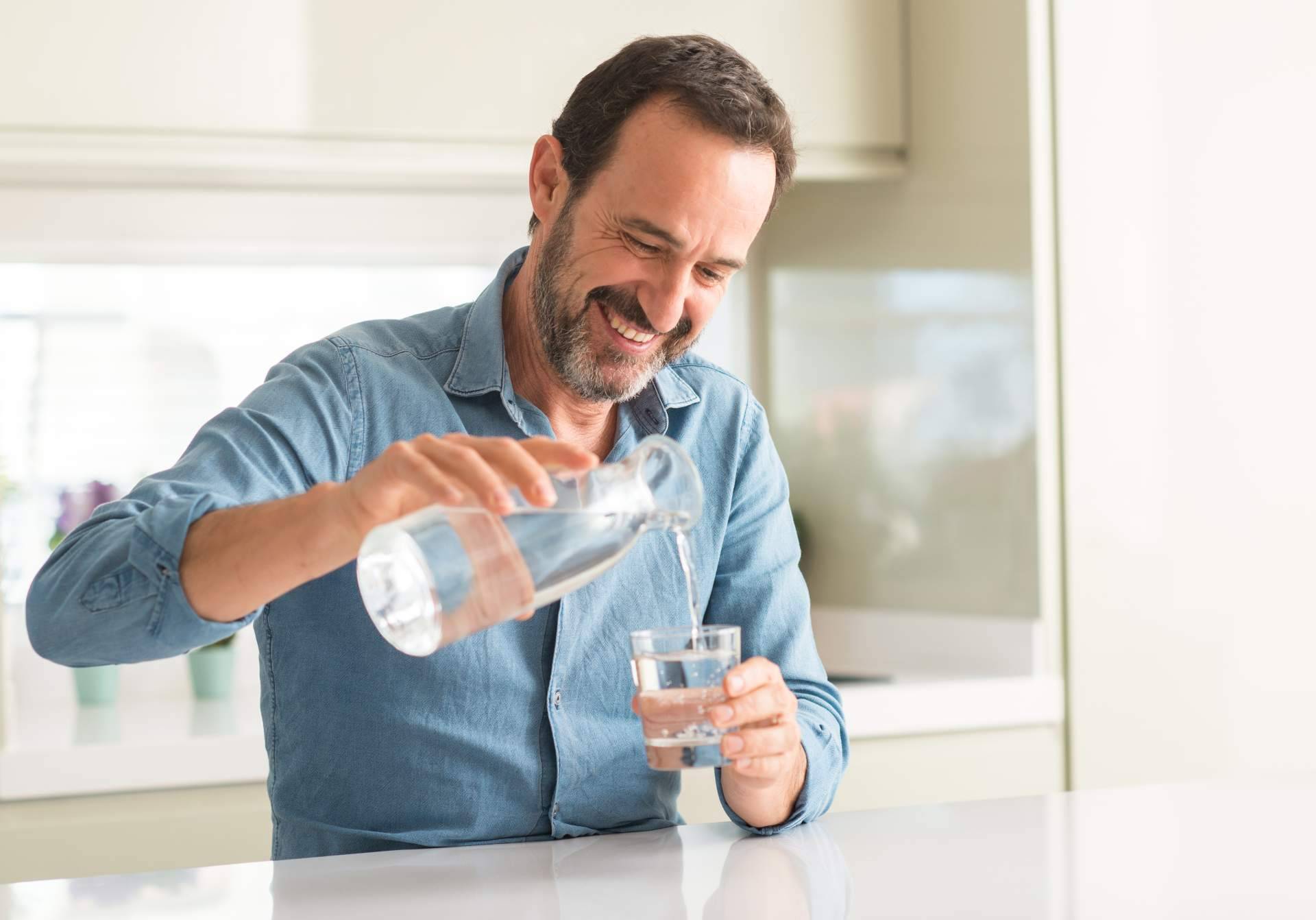 Las personas pueden colaborar en la sostenibilidad utilizando el dispensador de agua Aquajet
