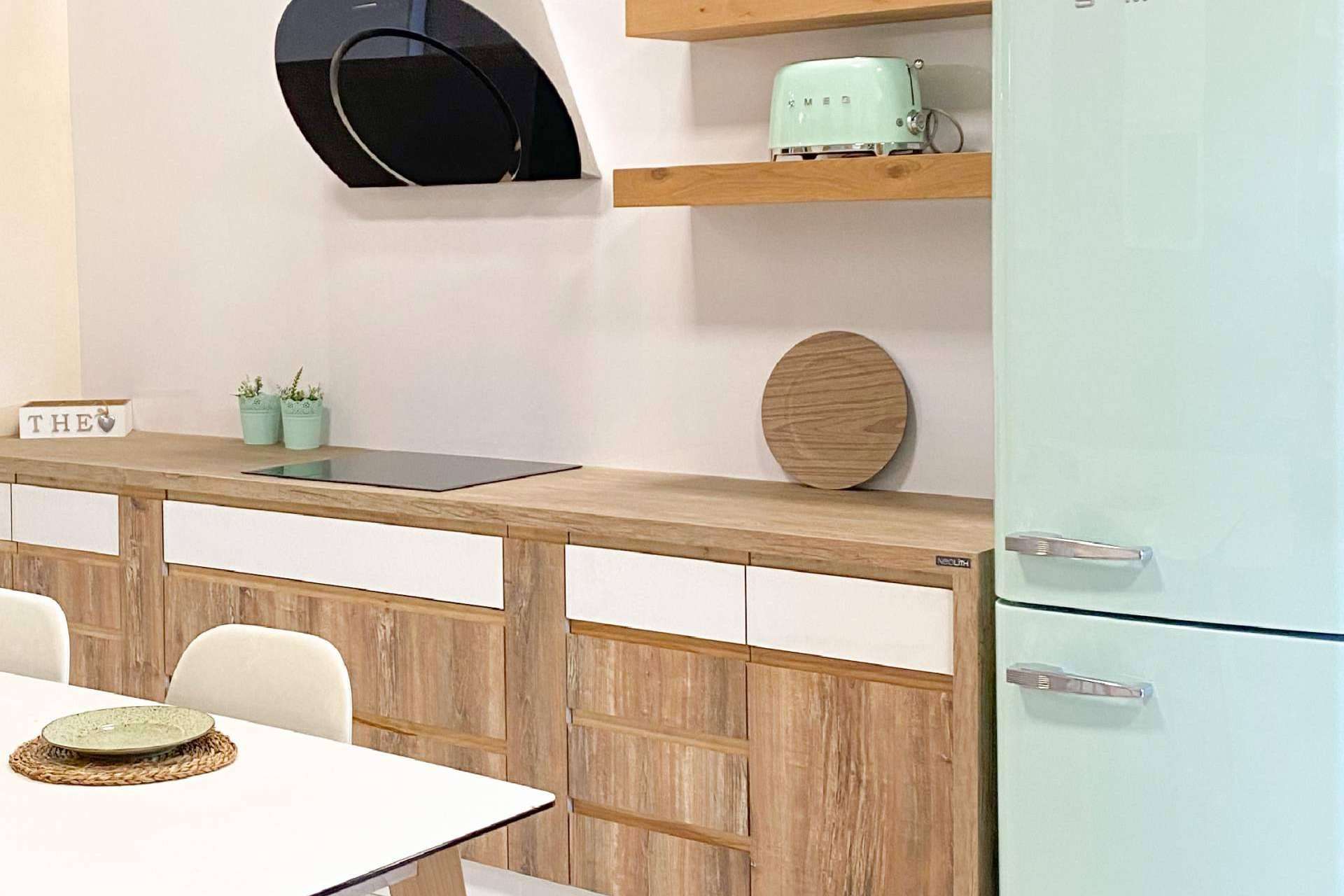 La madera como material protagonista en las cocinas de la mano de Maderas Gámez