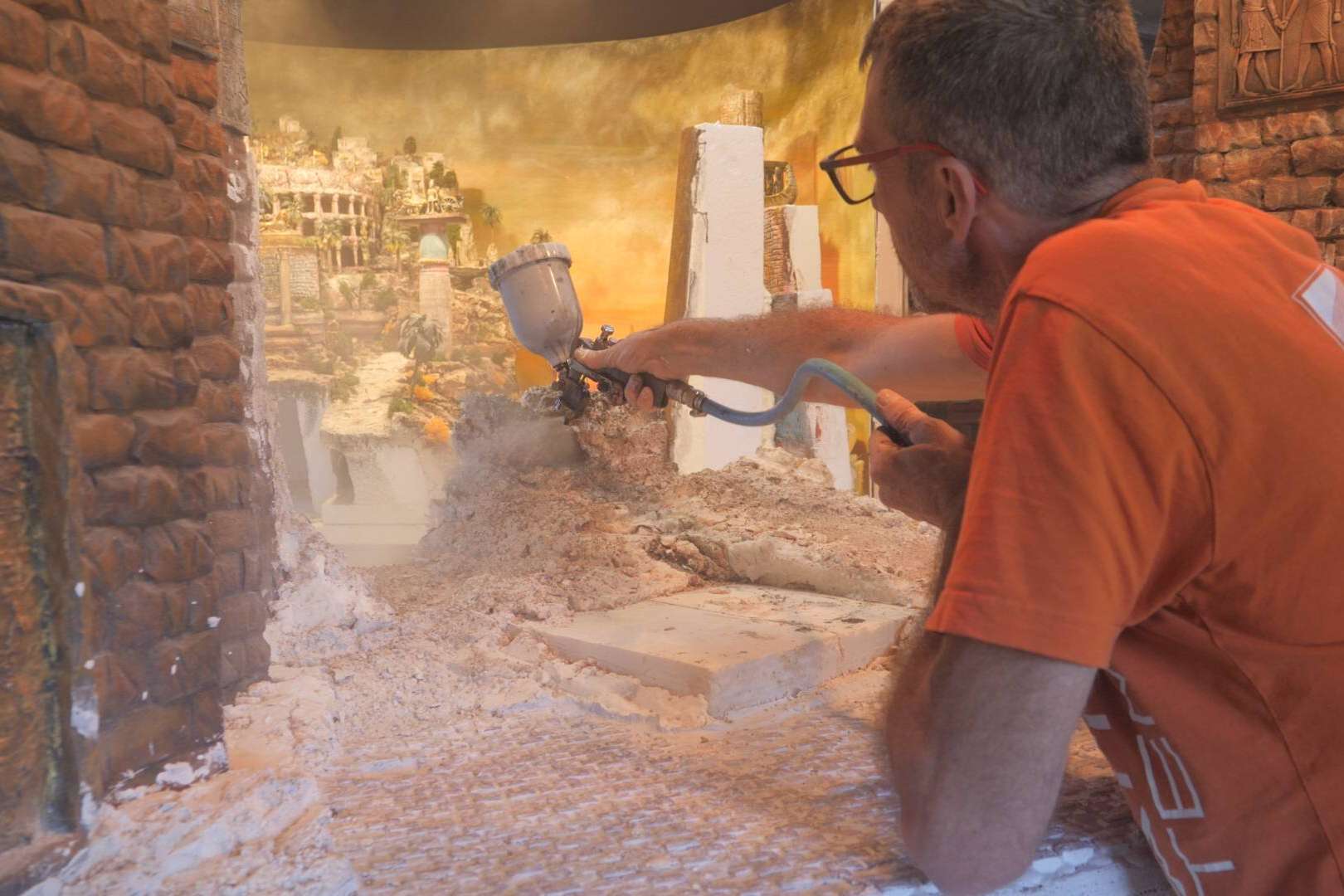 Vídeos del proceso de construcción de los dioramas de las 7 maravillas del mundo antiguo de Ramón Colomer en su canal de YouTube