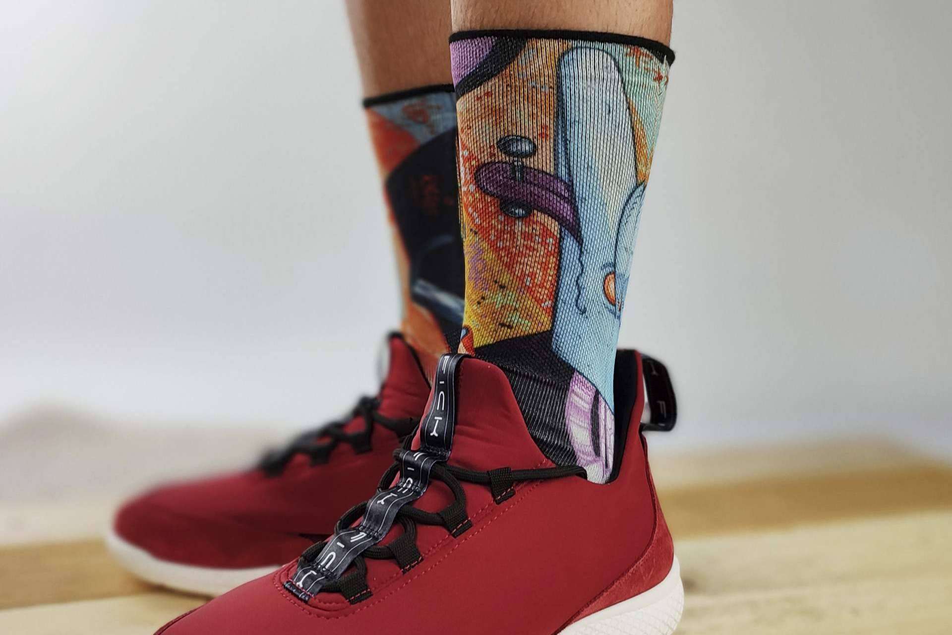 La marca de calcetines originales que combina moda y arte, entrevista a los fundadores de Isokisi