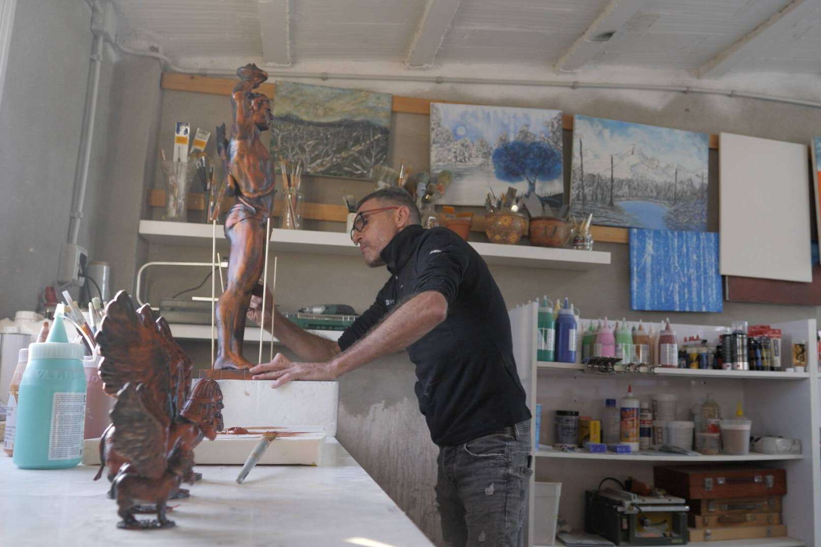 El artista Ramón Colomer tiene una experiencia de 35 años construyendo dioramas