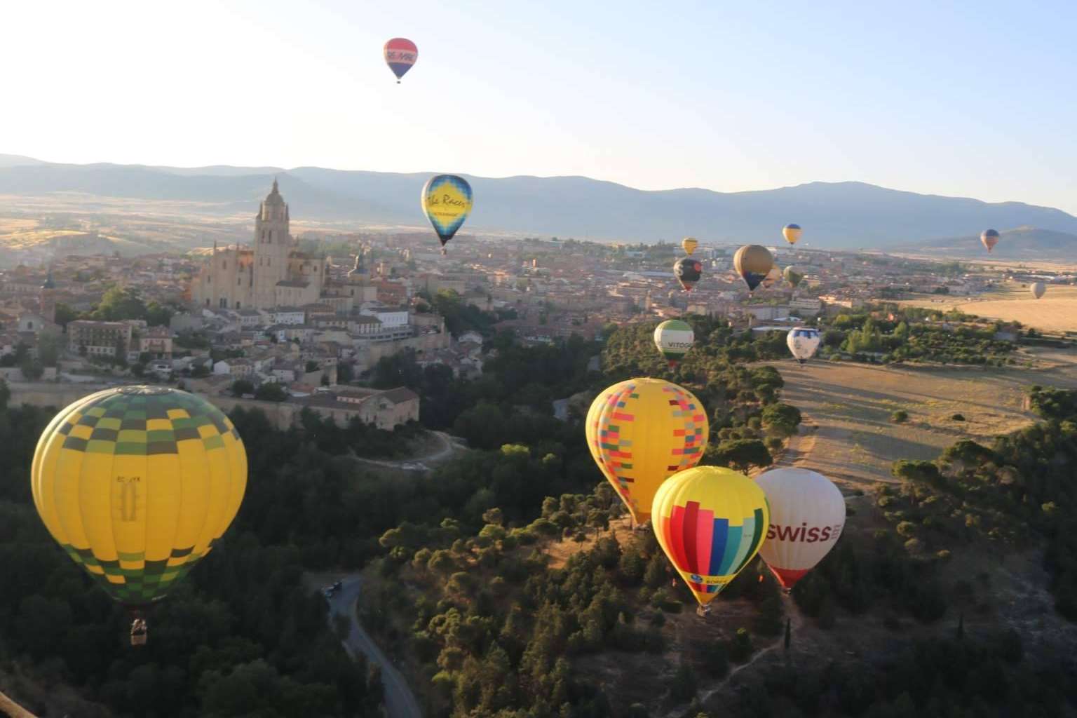 La experiencia de disfrutar de un viaje en globo aerostático de la mano de EoloFLY