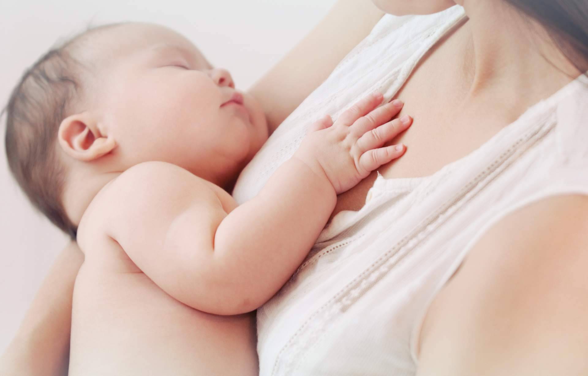 Encontrar todo lo necesario para el cuidado del bebé, como Rhinomer Baby, en la Farmacia Laura Garín