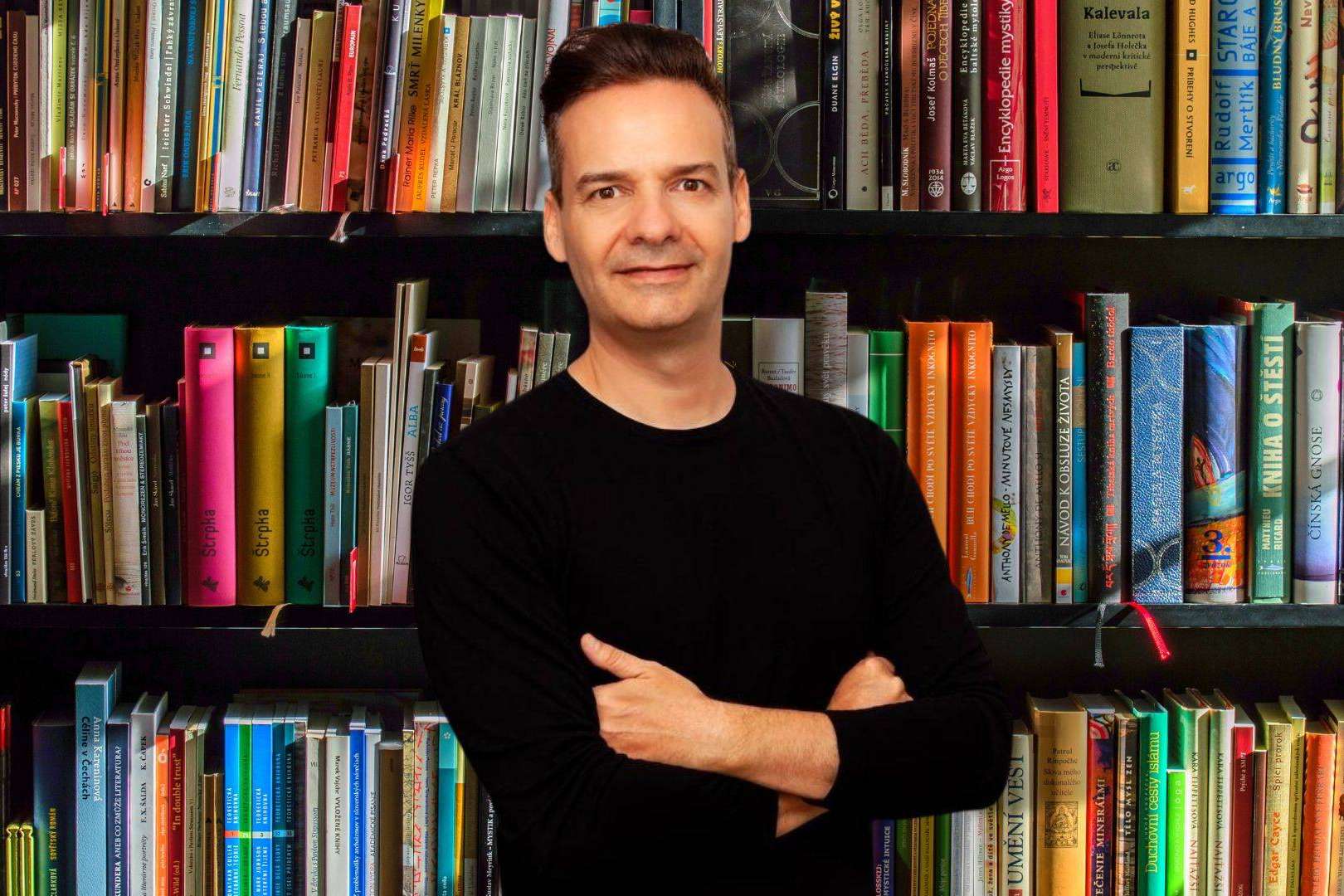 Valen Bailon consigue, en solo dos años, que Emprenbooks, su nuevo sello literario, compita con algunas de las mejores editoriales del mundo