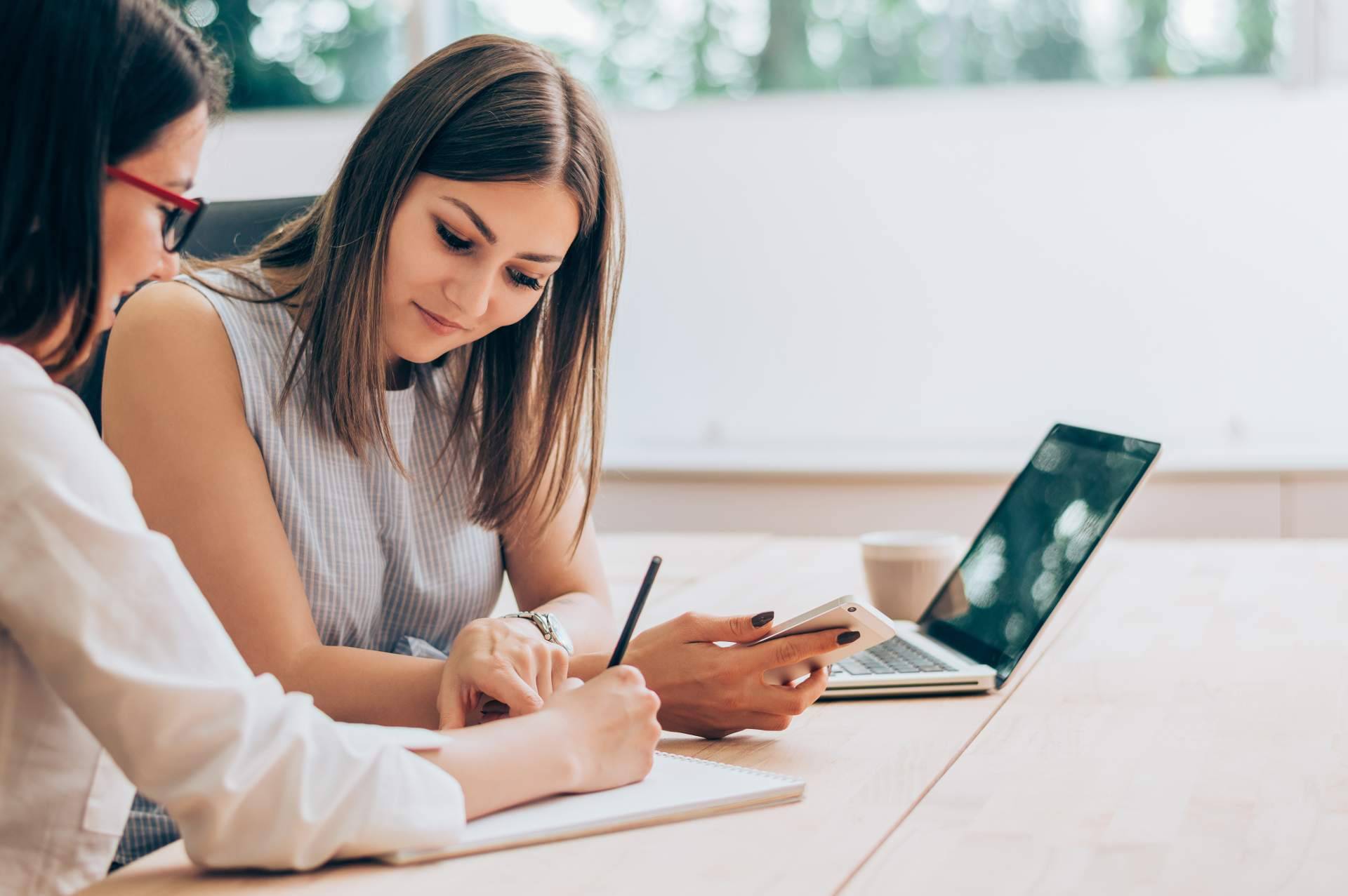 Eres Productividad explica cómo mejorar la productividad y bienestar a través del coaching
