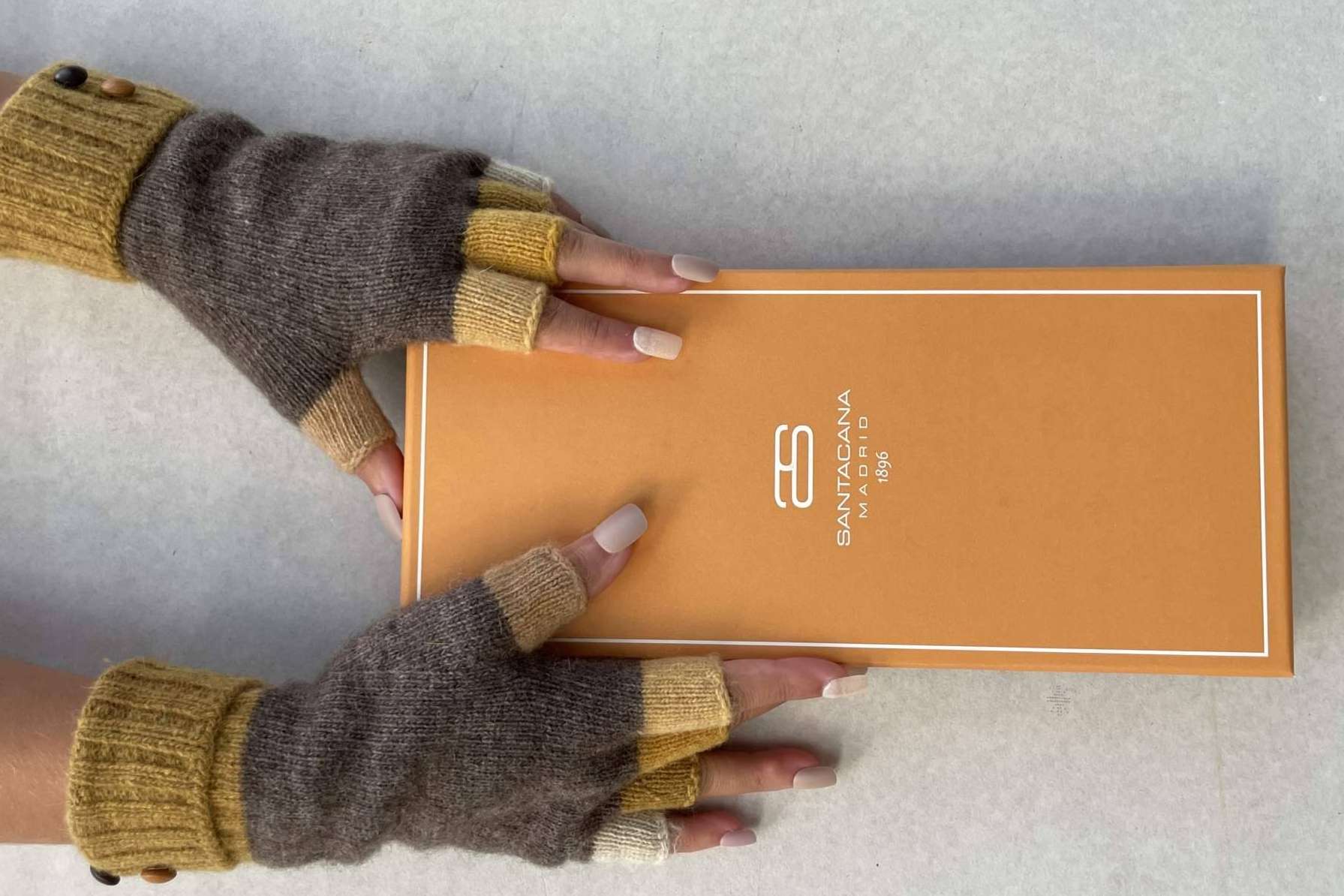 Los guantes y complementos de Santacana, regalos con los que acertar esta navidad
