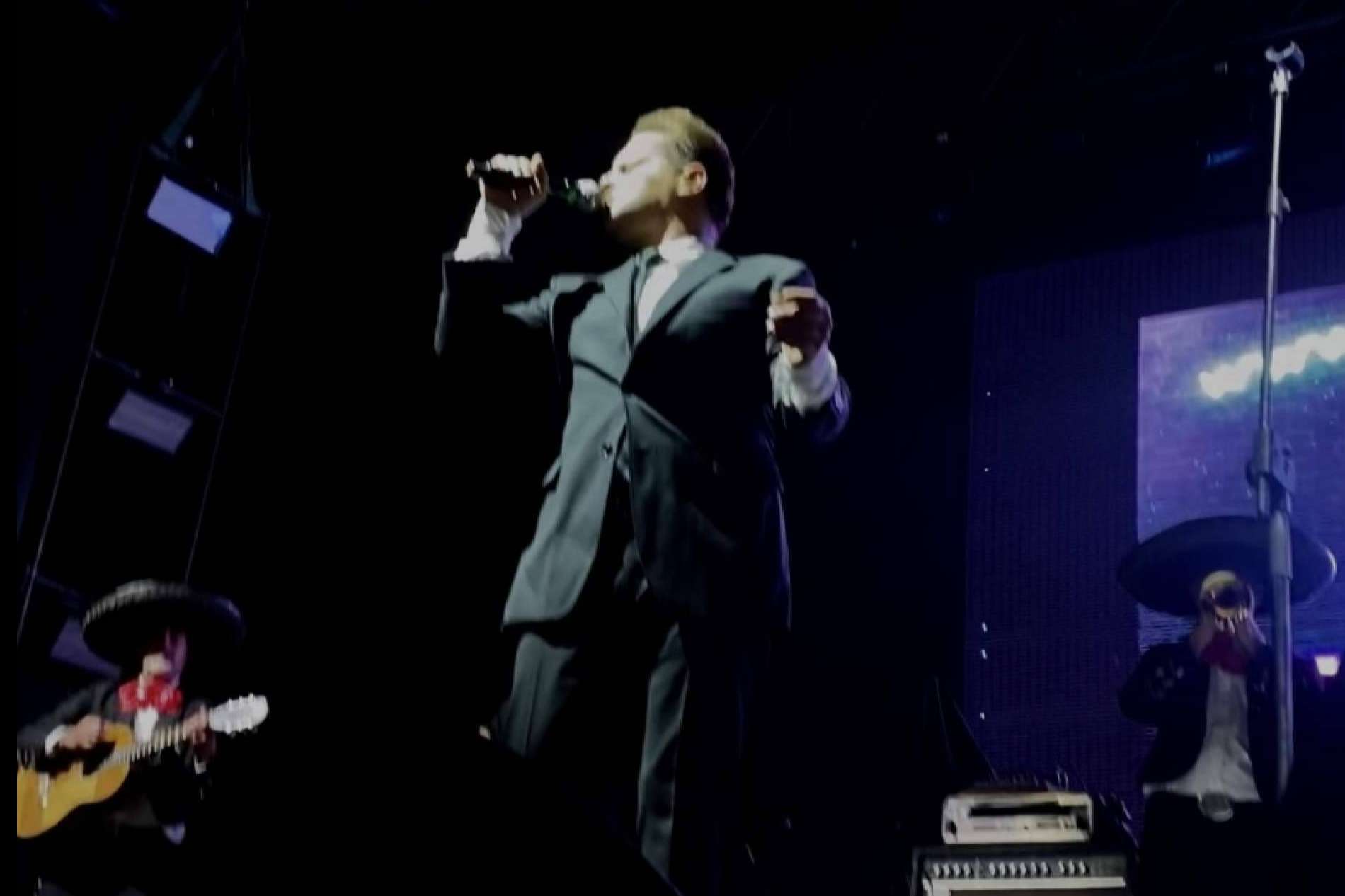 El imitador Luis Miguel y su show para fiestas
