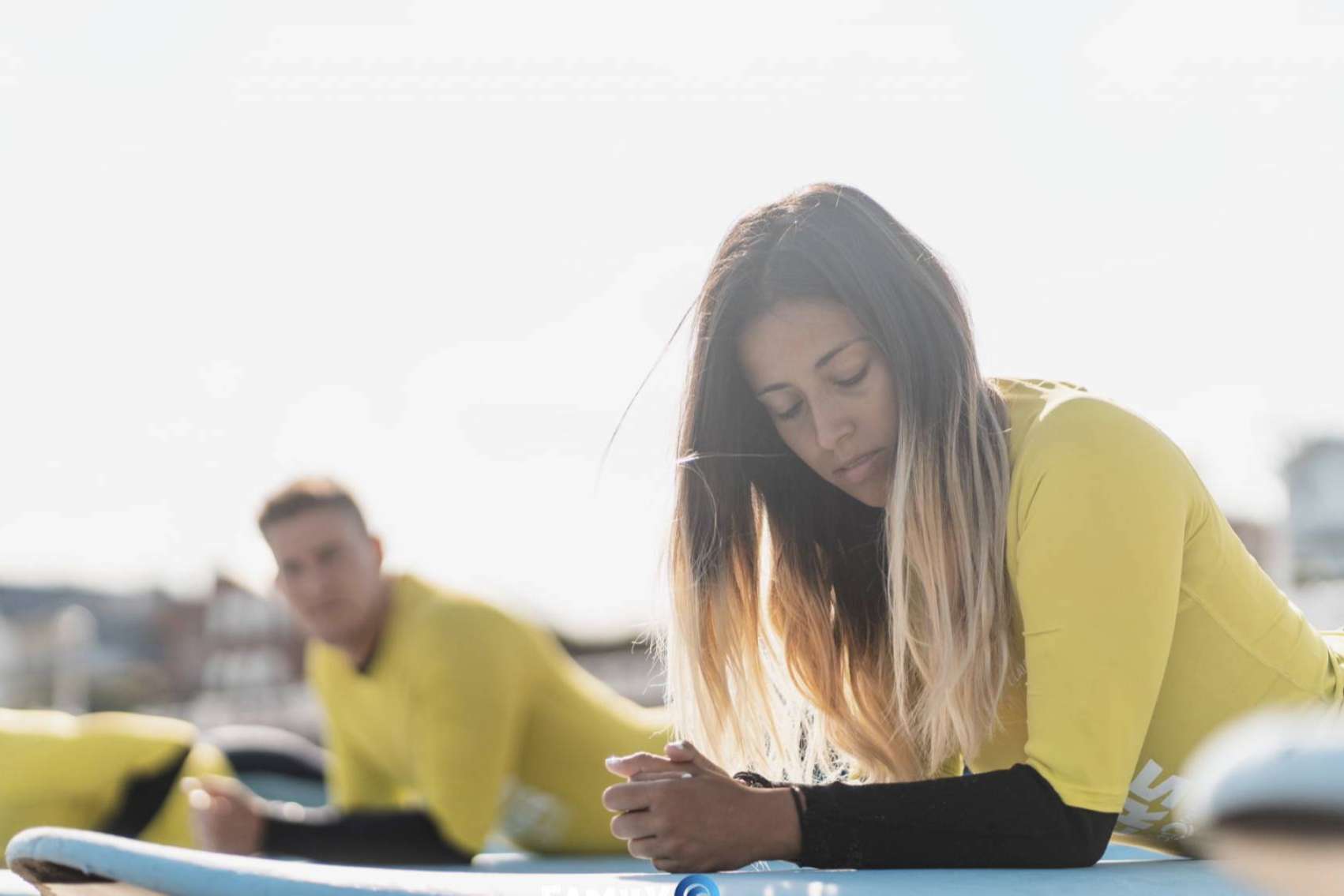 Gracias a los vuelos a Salinas los amantes del surf pueden disfrutar de todo lo que ofrece Family Surfers - Surfcamp Las Dunas