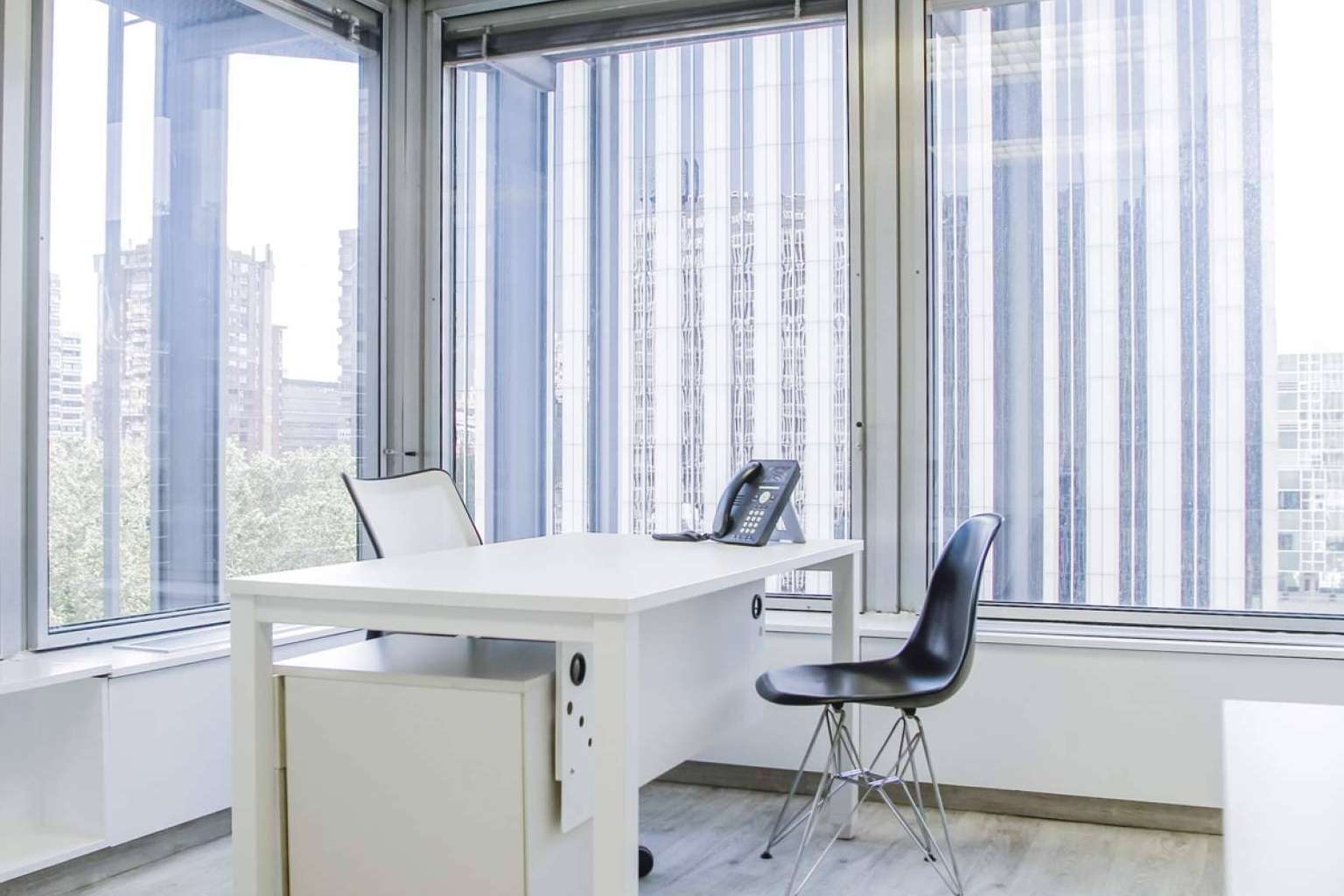 Atrium y el alquiler de oficina con contrato flexible