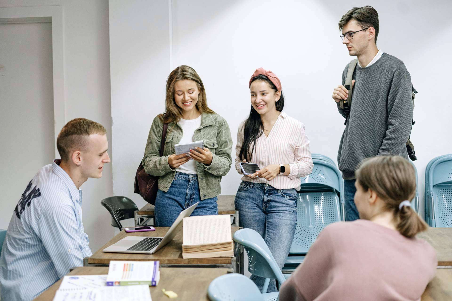 Máster online con clases en directo toda la semana, en ENEB